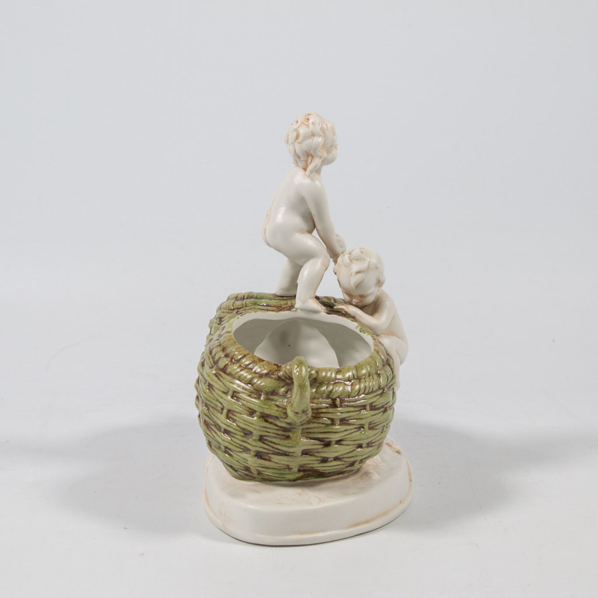 Hertwig and Co, Katzhutte, porcelain group of 2 putti - Bild 4 aus 24