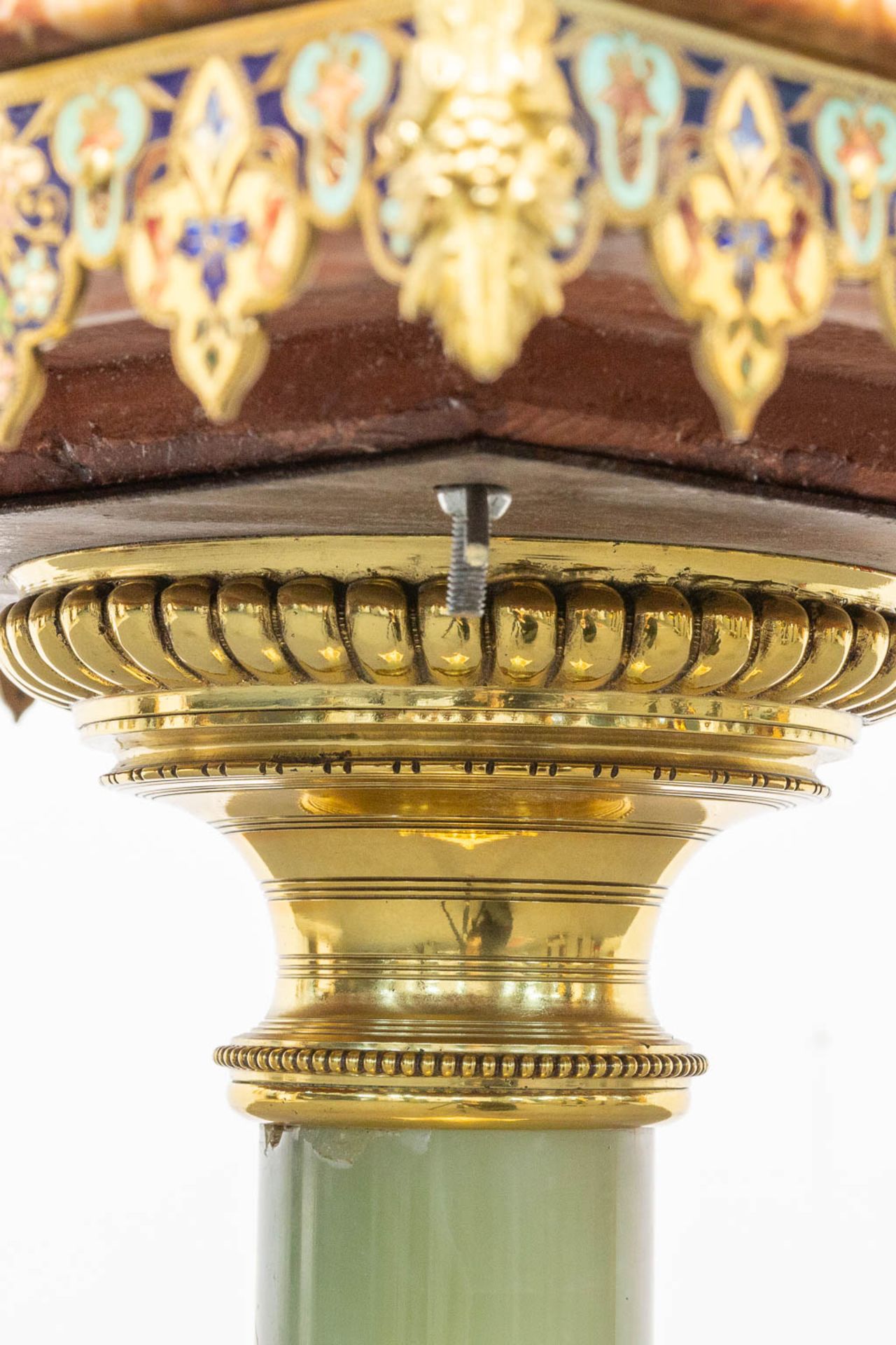 An exceptional side table made of onyx and marble, decorated with bronze and inlaid cloisonné - Bild 11 aus 14