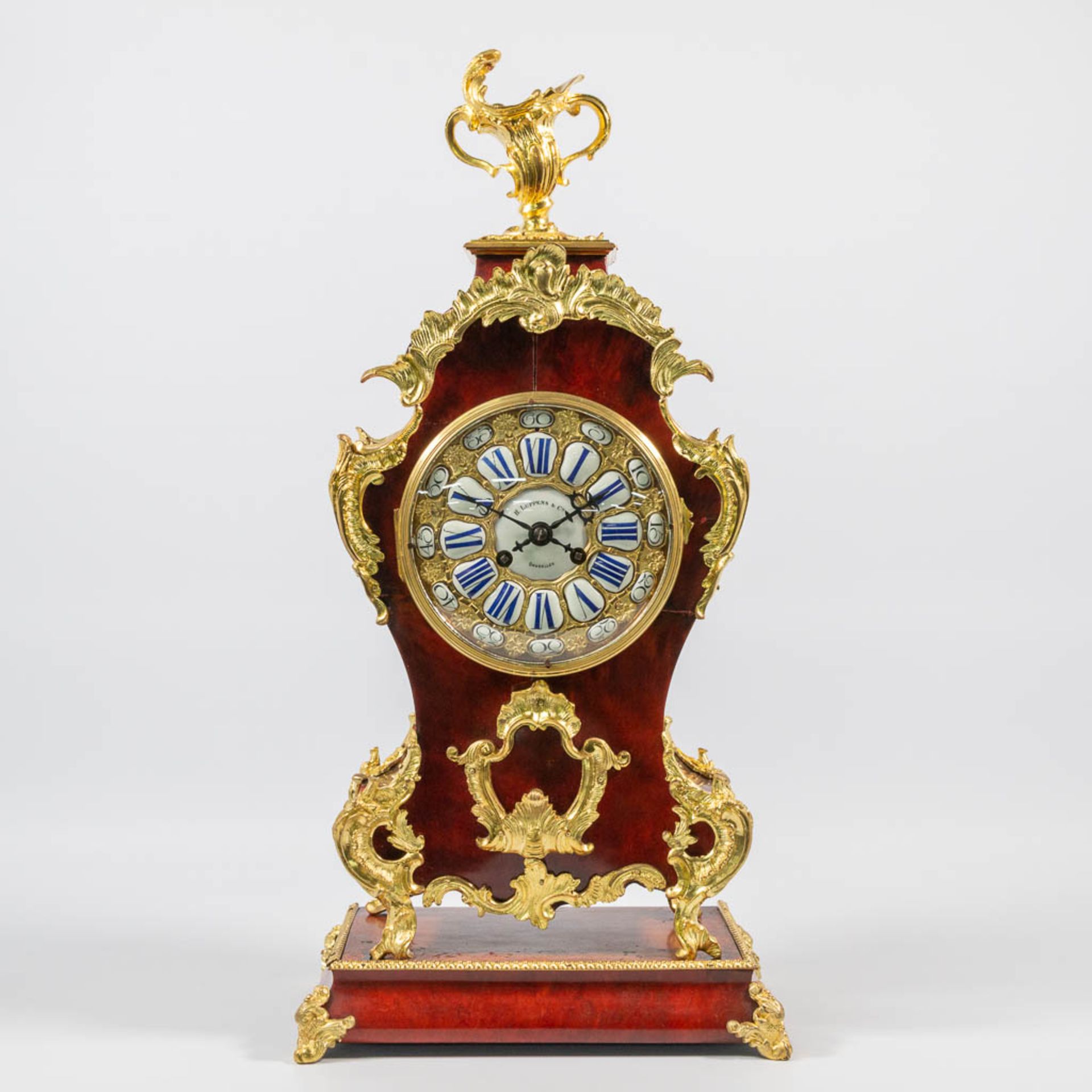 Table clock made of wood decorated with Tortoise shell