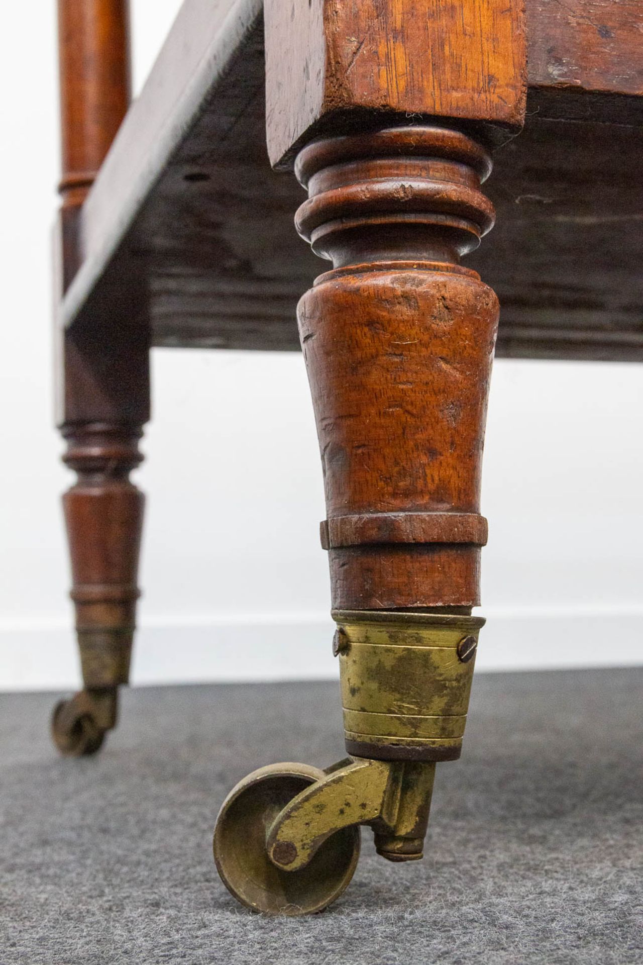 An Antique Mahogany Three-tier Etagère. - Image 15 of 17