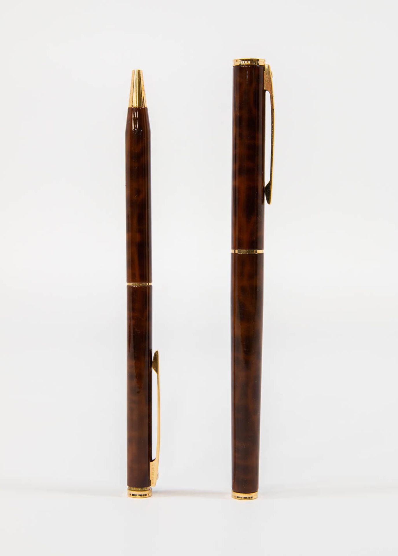A Sheaffer fountain pen with 18kg gold nib, and a ballpoint pen in their original case. - Image 2 of 11