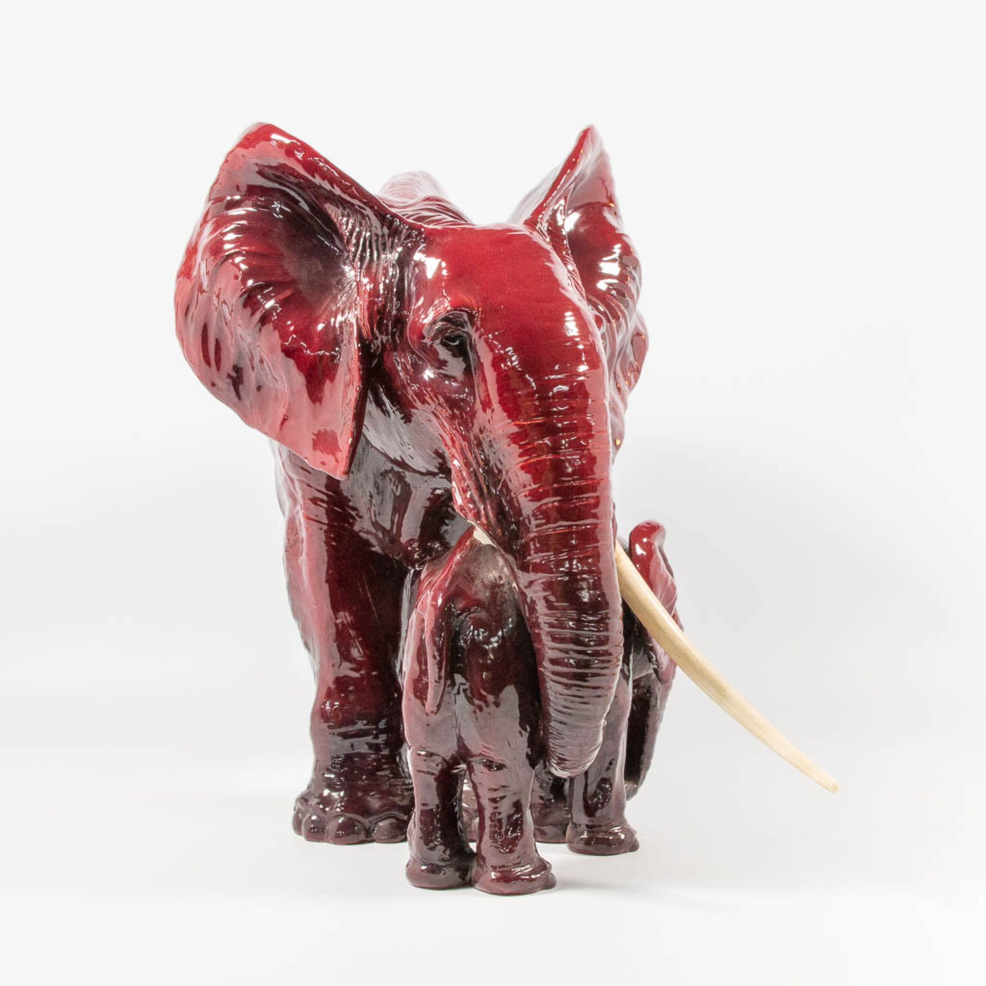 Guido CACCIAPUOTI (1892-1953) An elephant with calf made of red glazed ceramics - Image 4 of 25