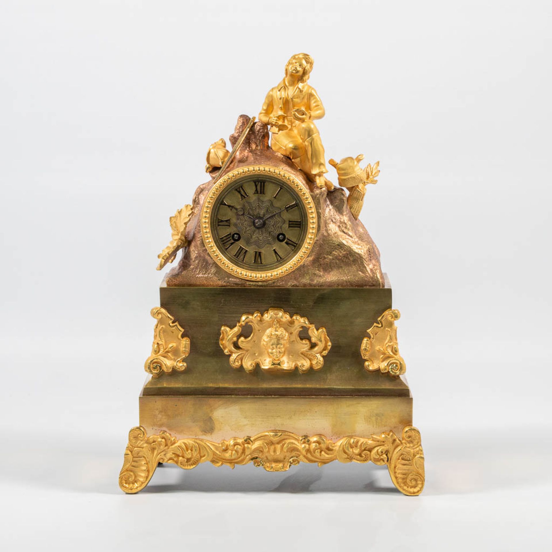 An Ormolu Bronze Mantle Clock with Romantic Scene - Image 5 of 13