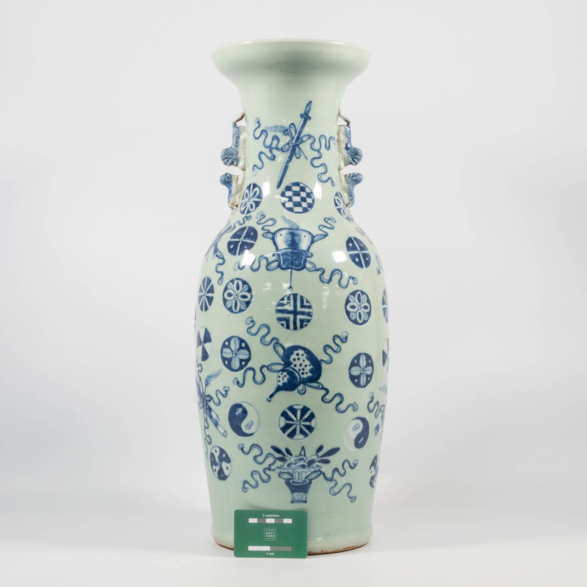 A blue and white Chinese Vase with symbolic decor, combined with 2 blue and white porcelain plates. - Image 12 of 33