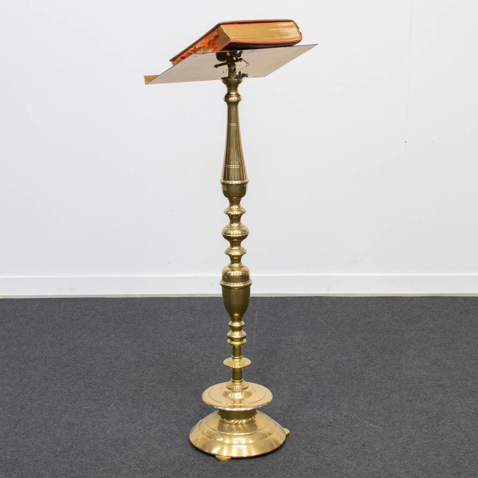 A Bronze standing lectern for church, combined with a Missale Romanum church book. - Bild 3 aus 16