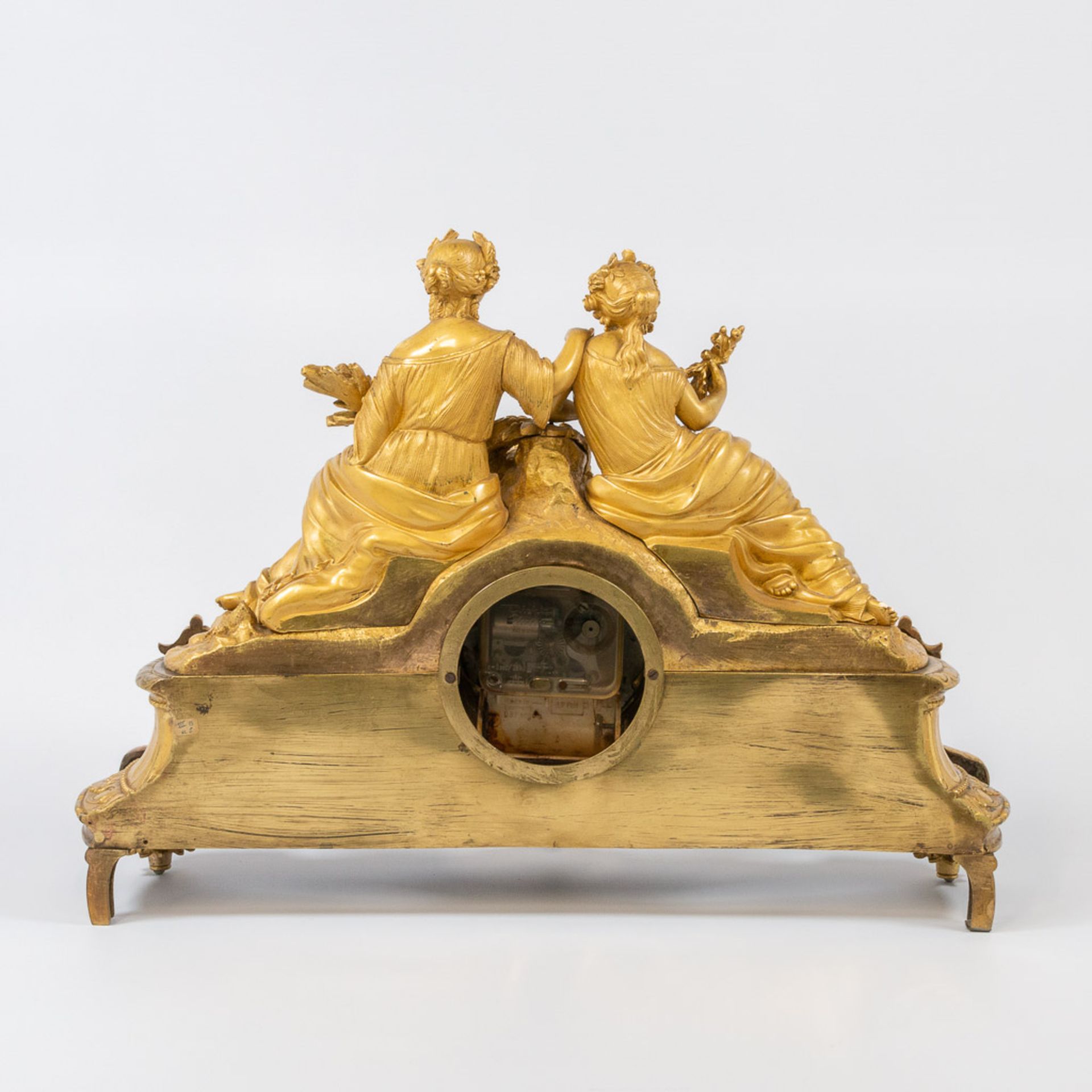 Ormolu Bronze Mantle clock, with elegant ladies and pigeons and Sèvres plaquettes. André Hoffmann. - Image 5 of 26