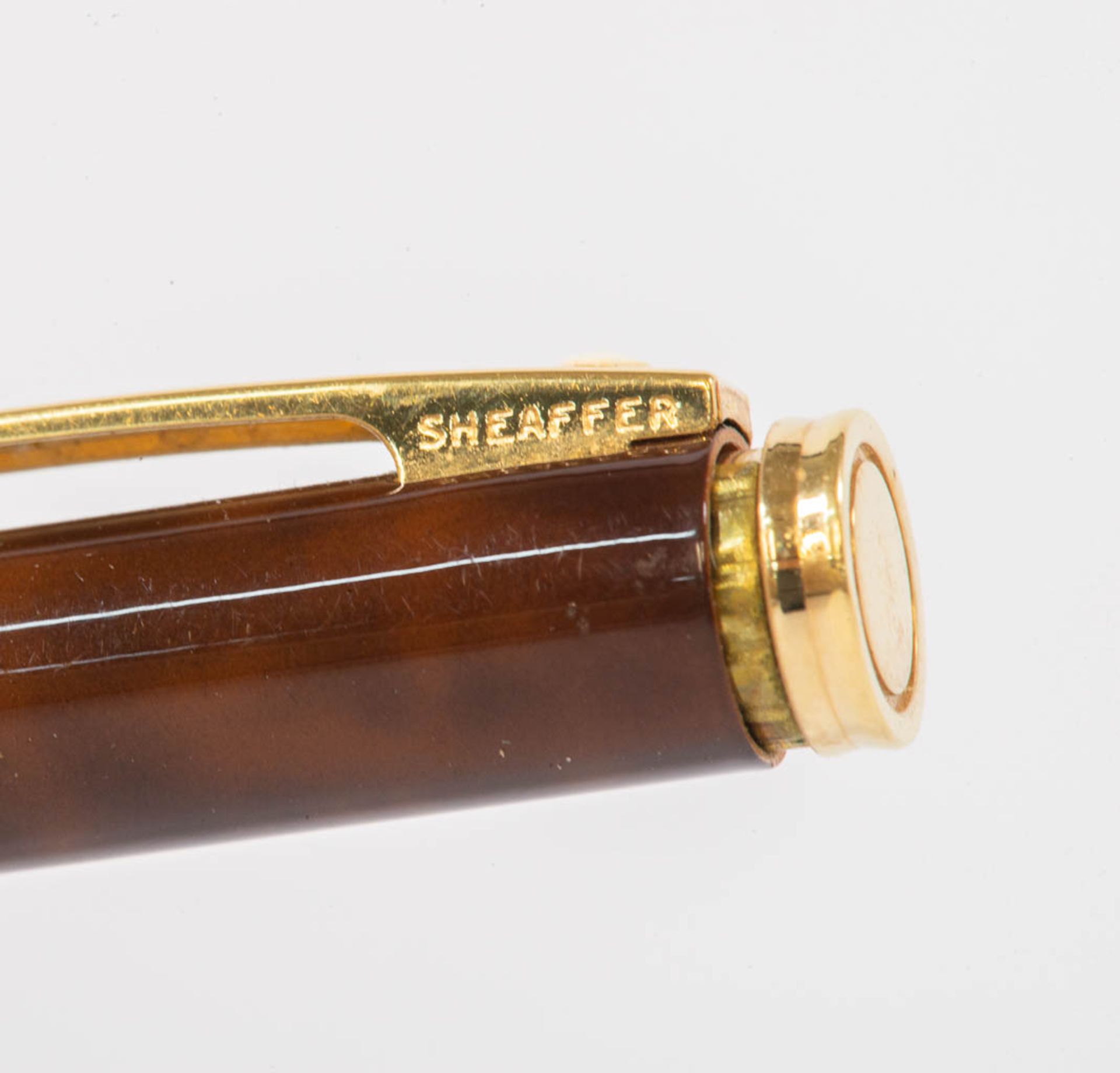 A Sheaffer fountain pen with 18kg gold nib, and a ballpoint pen in their original case. - Image 6 of 11
