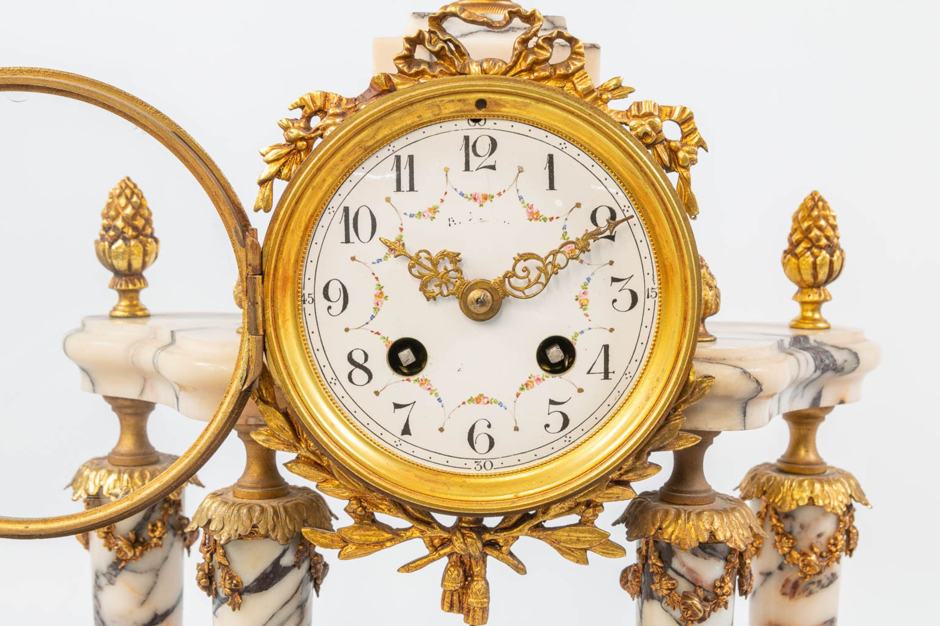 A louis XVI style 3-piece garniture clock with bronze mounted marble column clock, and 2 side pieces - Bild 13 aus 13