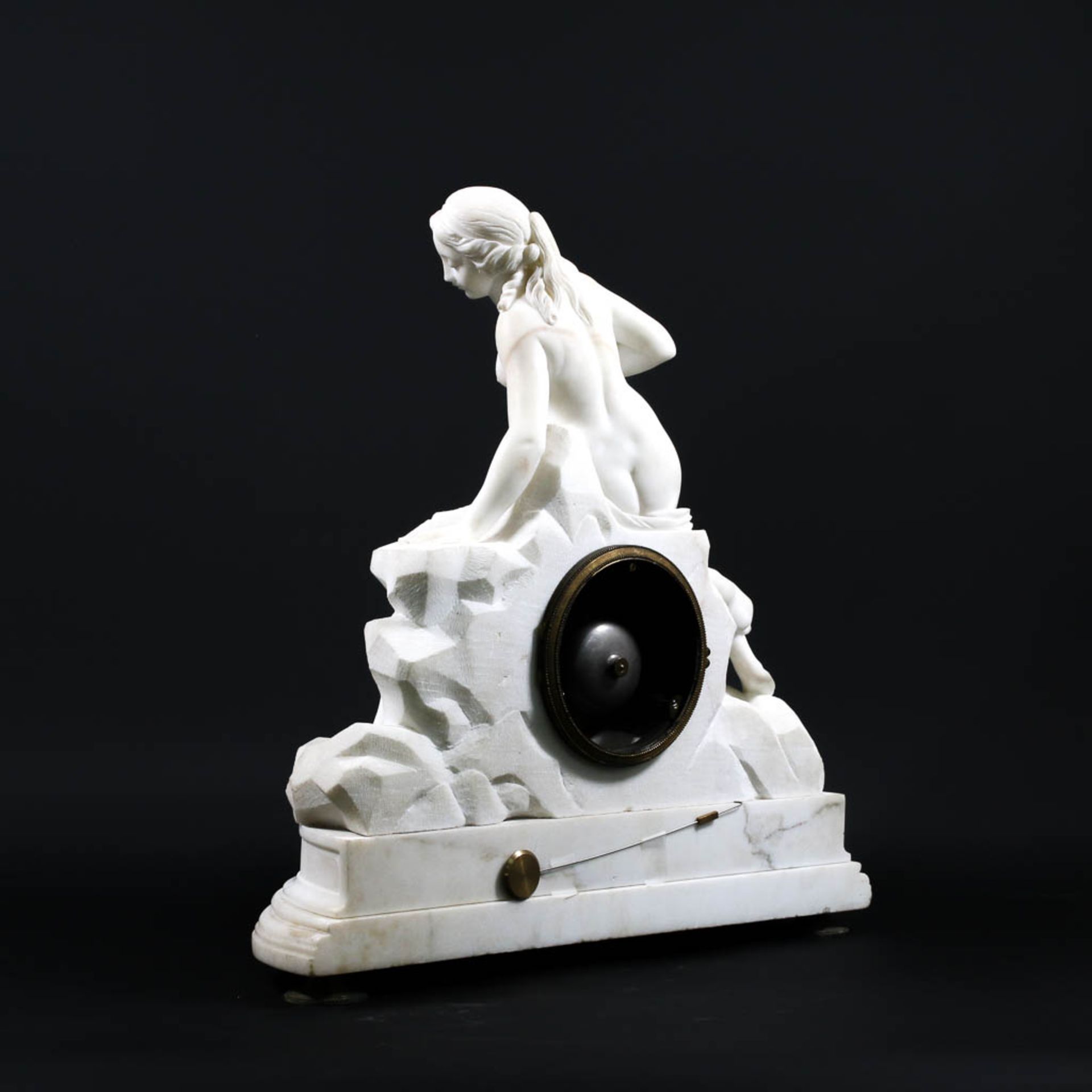 A table clock, sculptured of white Carrara marble, Pochon à Paris, second half of 18th century. - Bild 6 aus 16