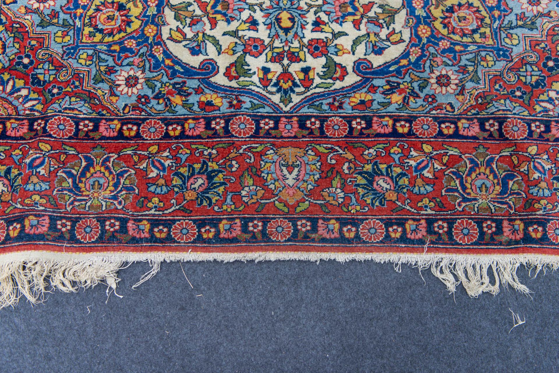 An Oriental, hand-made carpet. 205 x 145 - Image 9 of 10