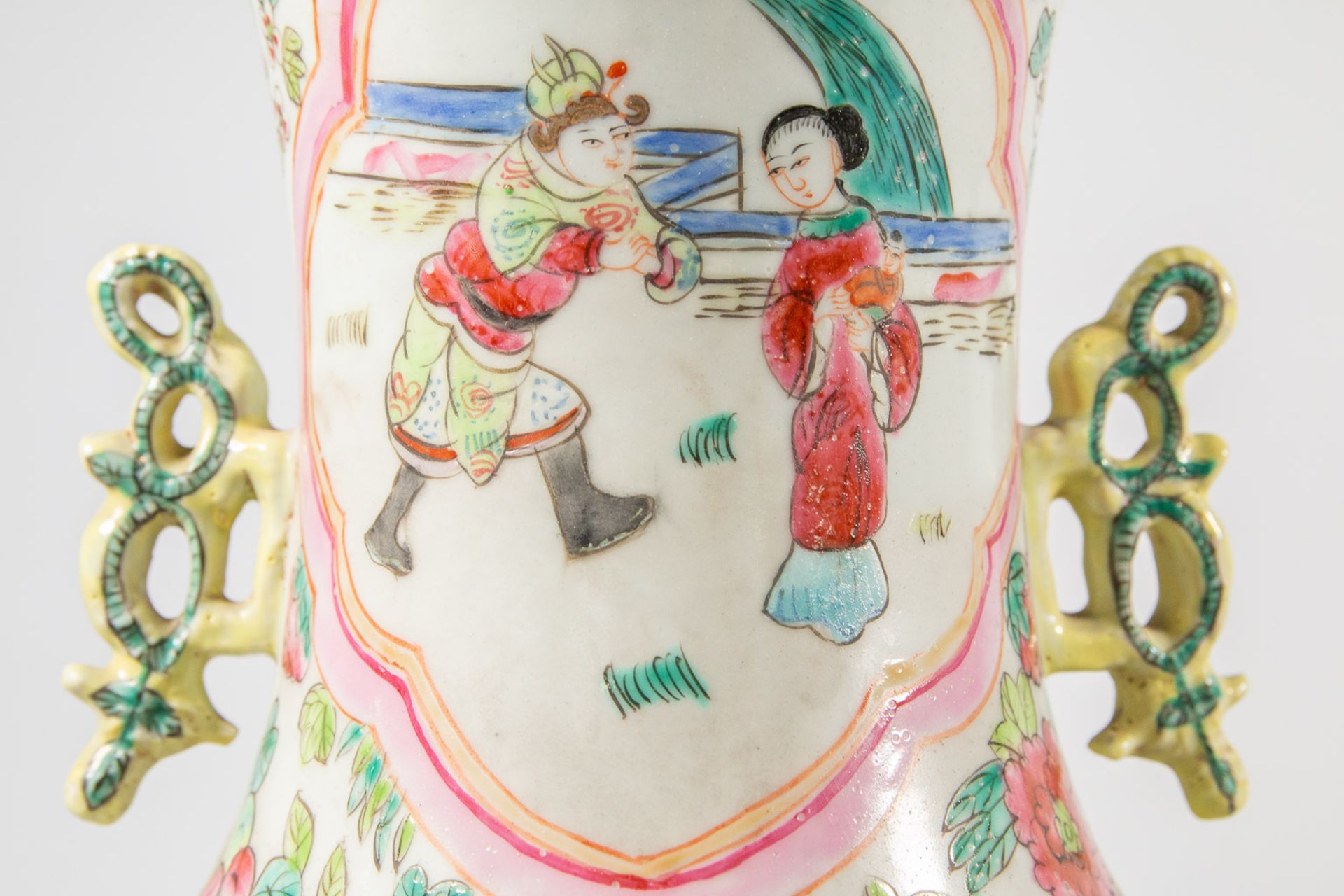 A Pair of Chinese vases marked Tongzhi - Image 9 of 18