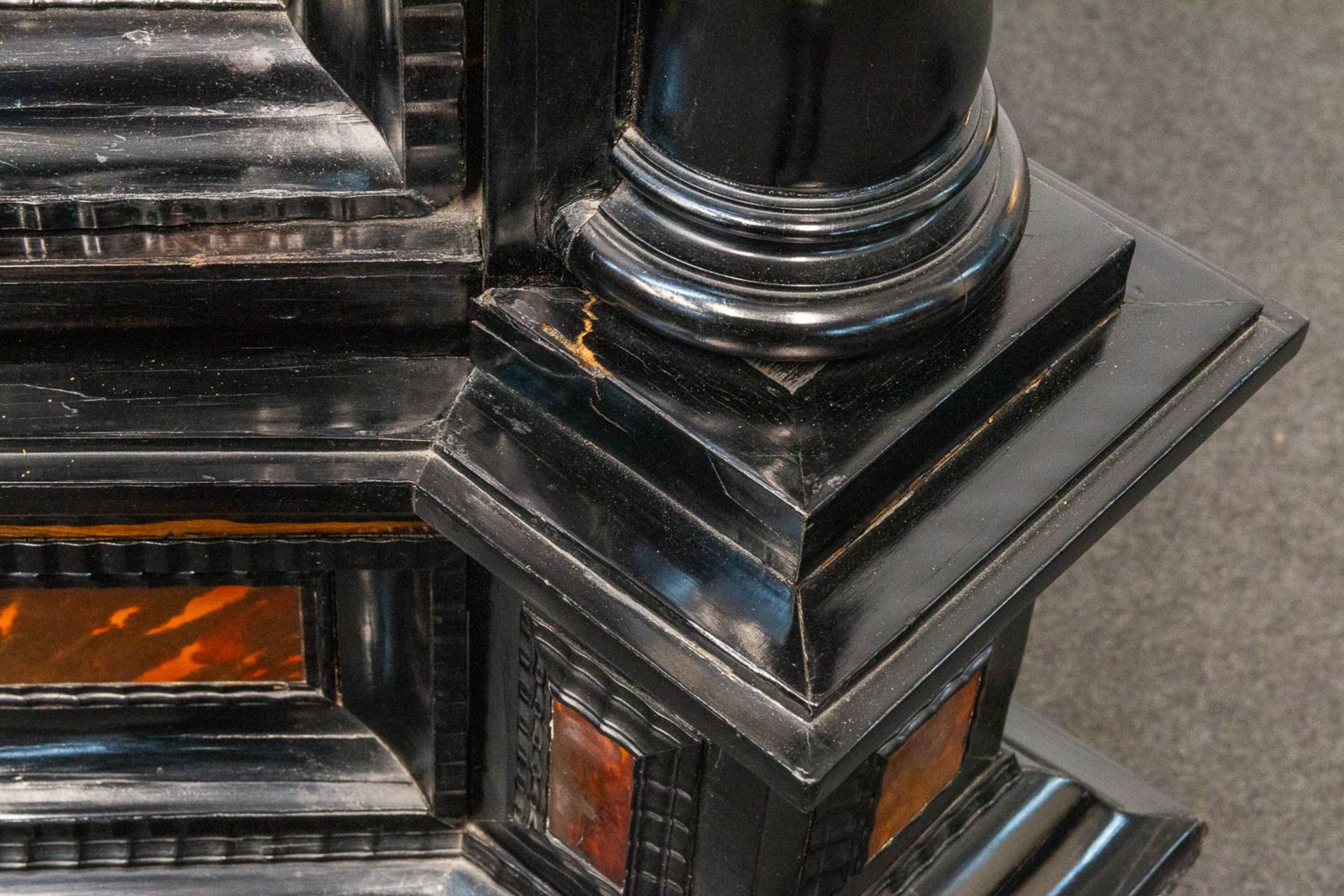 An exceptional Dutch pillow cabinet, ebony veneer, inlaid with tortoiseshell. The second half of the - Image 9 of 10