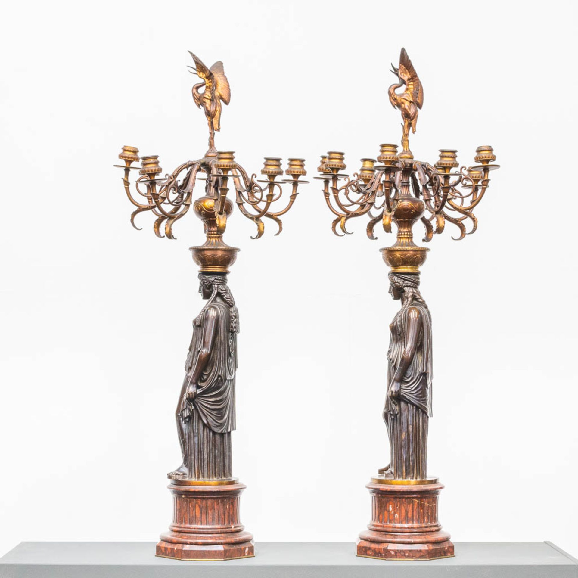 An Exceptionally large pair of bronze candelabra, in Empire style on a red marble base. Probably Bar - Bild 8 aus 14