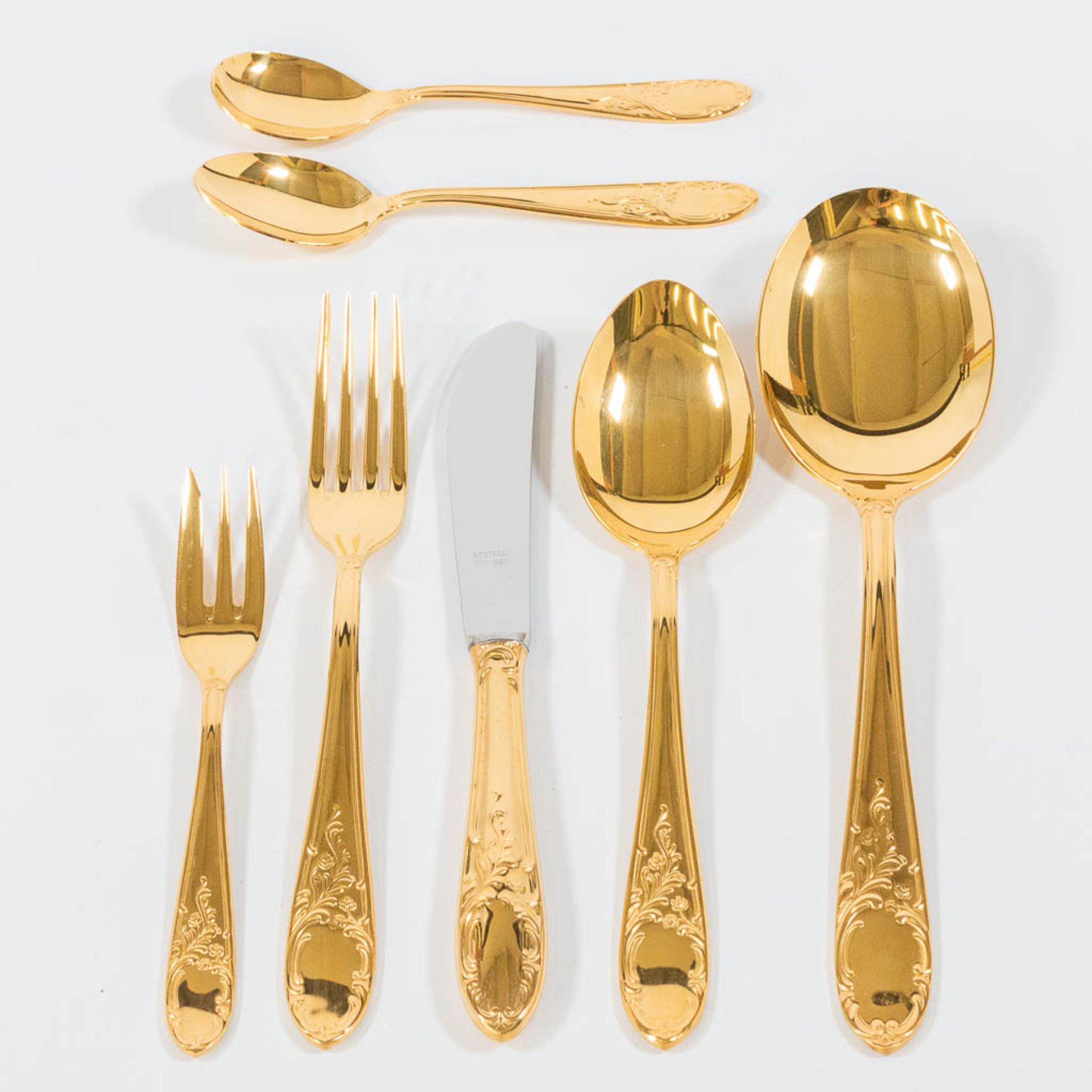 A gold-plated cuttlery set, made by Solingen in Germany. Inox 18/10 gold-plated 23 karat. - Bild 10 aus 23