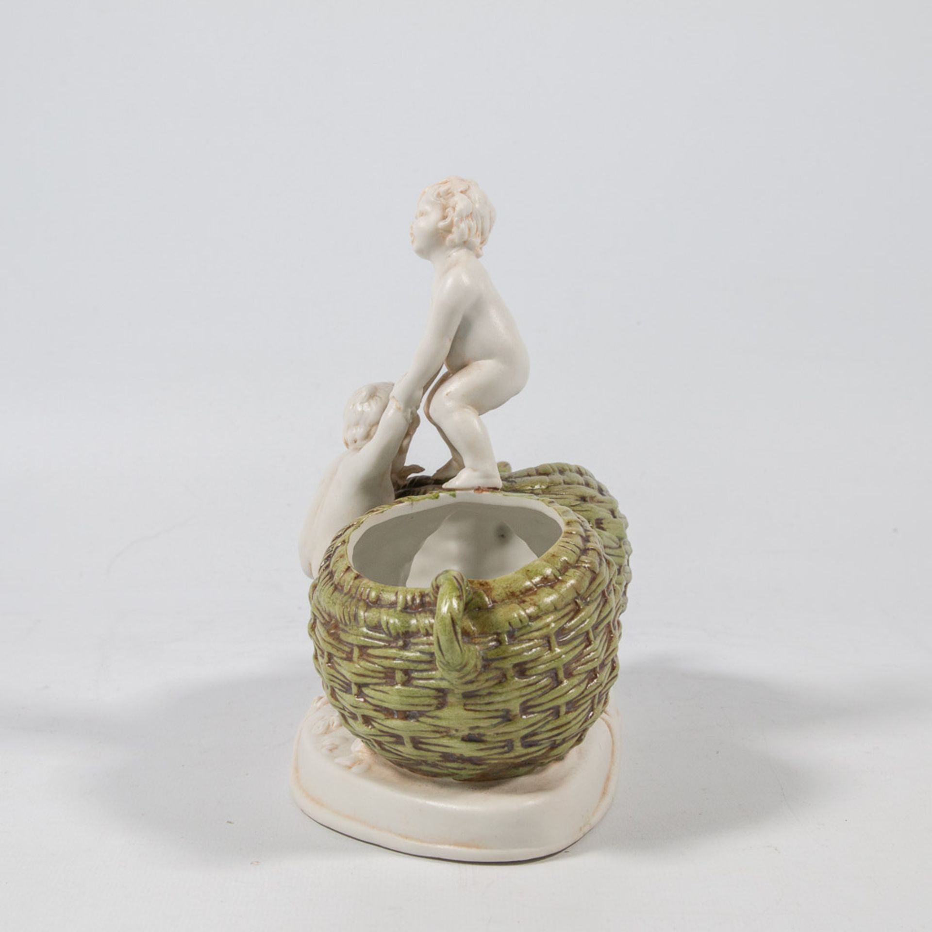 Hertwig and Co, Katzhutte, porcelain group of 2 putti - Bild 7 aus 24