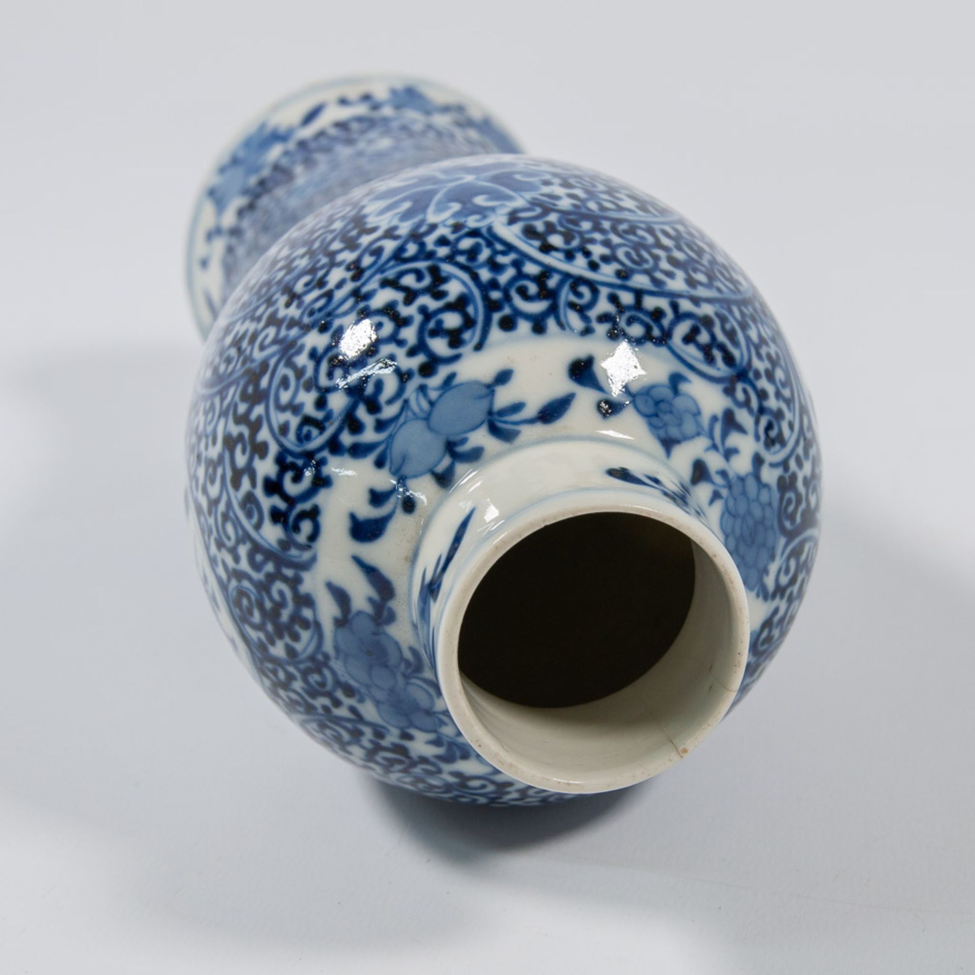 A Chinese vase, blue and white, marked Kangxi. - Image 17 of 32