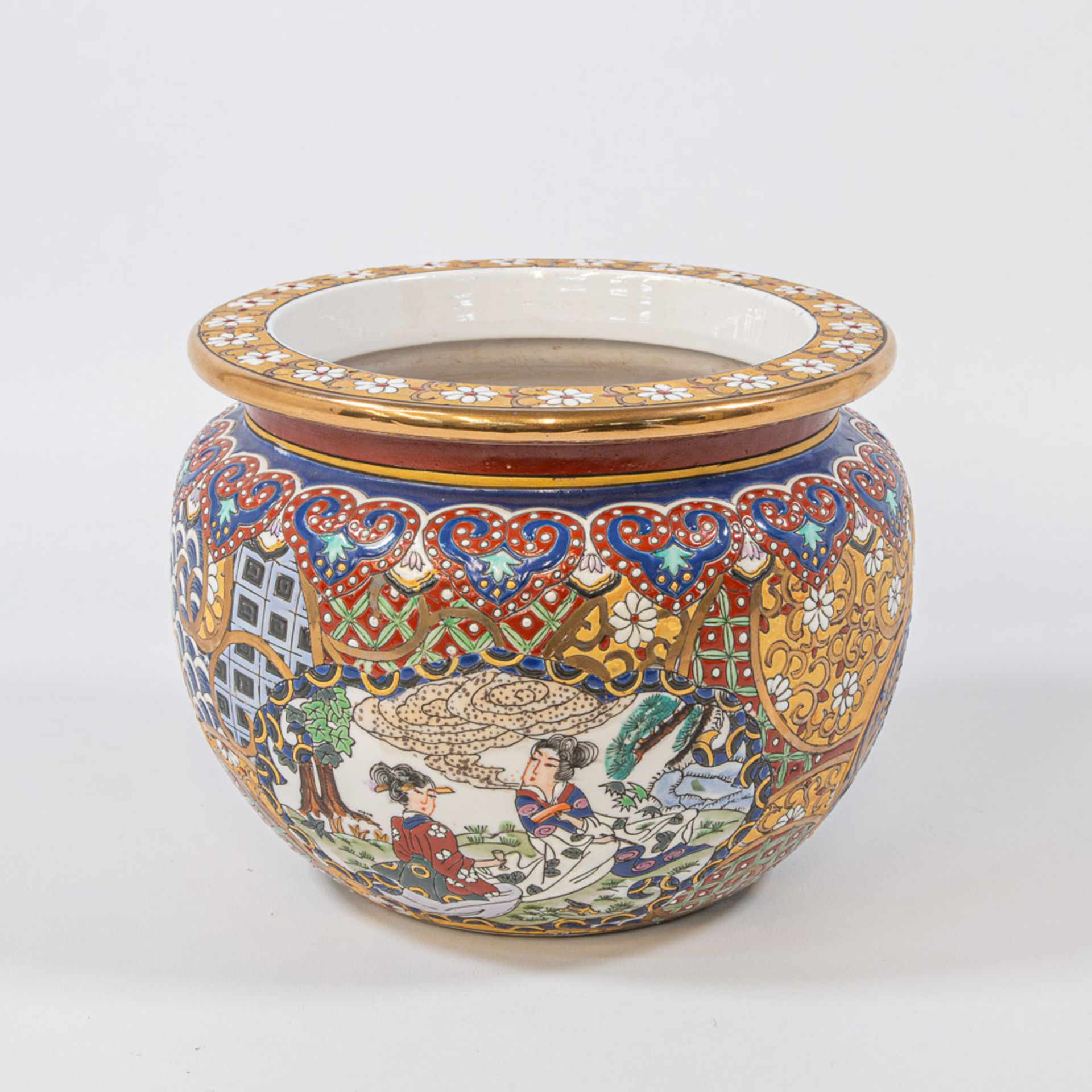 A Chinese fish bowl, marked Tonghzi. - Image 8 of 26