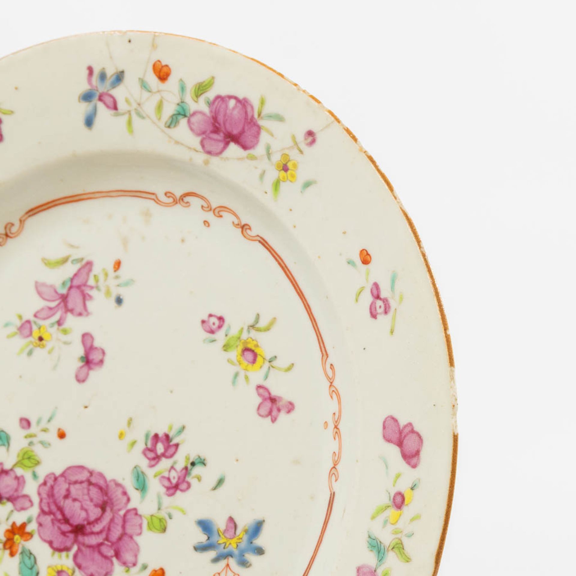 A collection of 6 display plates, famille rose. - Image 25 of 28