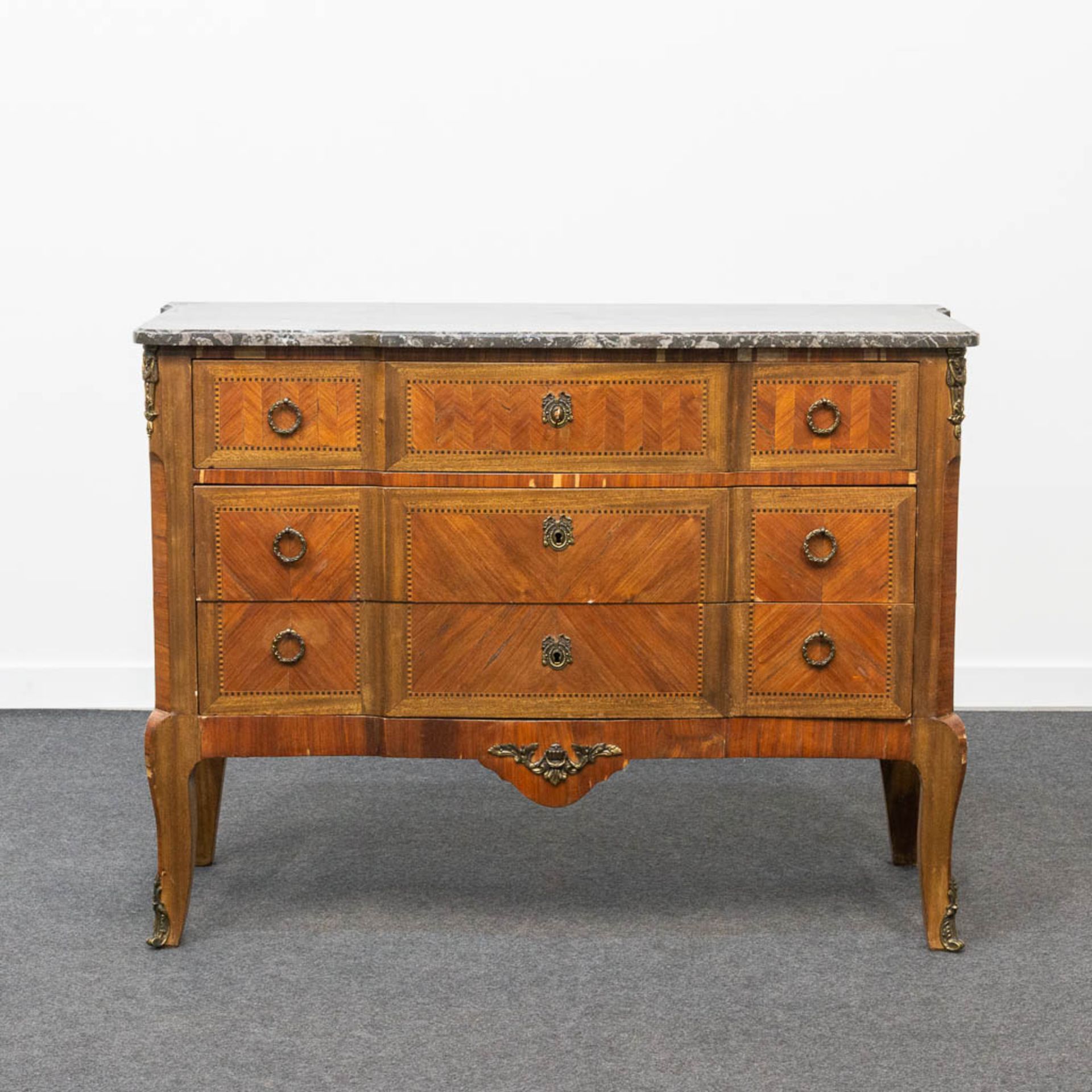 A bronze mounted 3-drawer commode with marble top. - Image 9 of 19