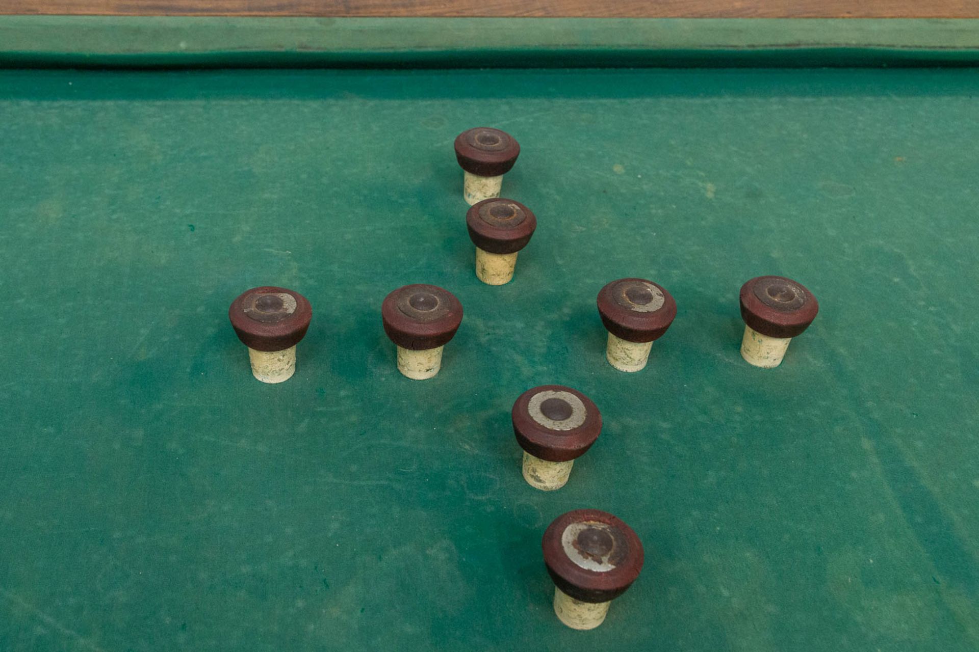 An antique bumper pool table. - Bild 6 aus 15