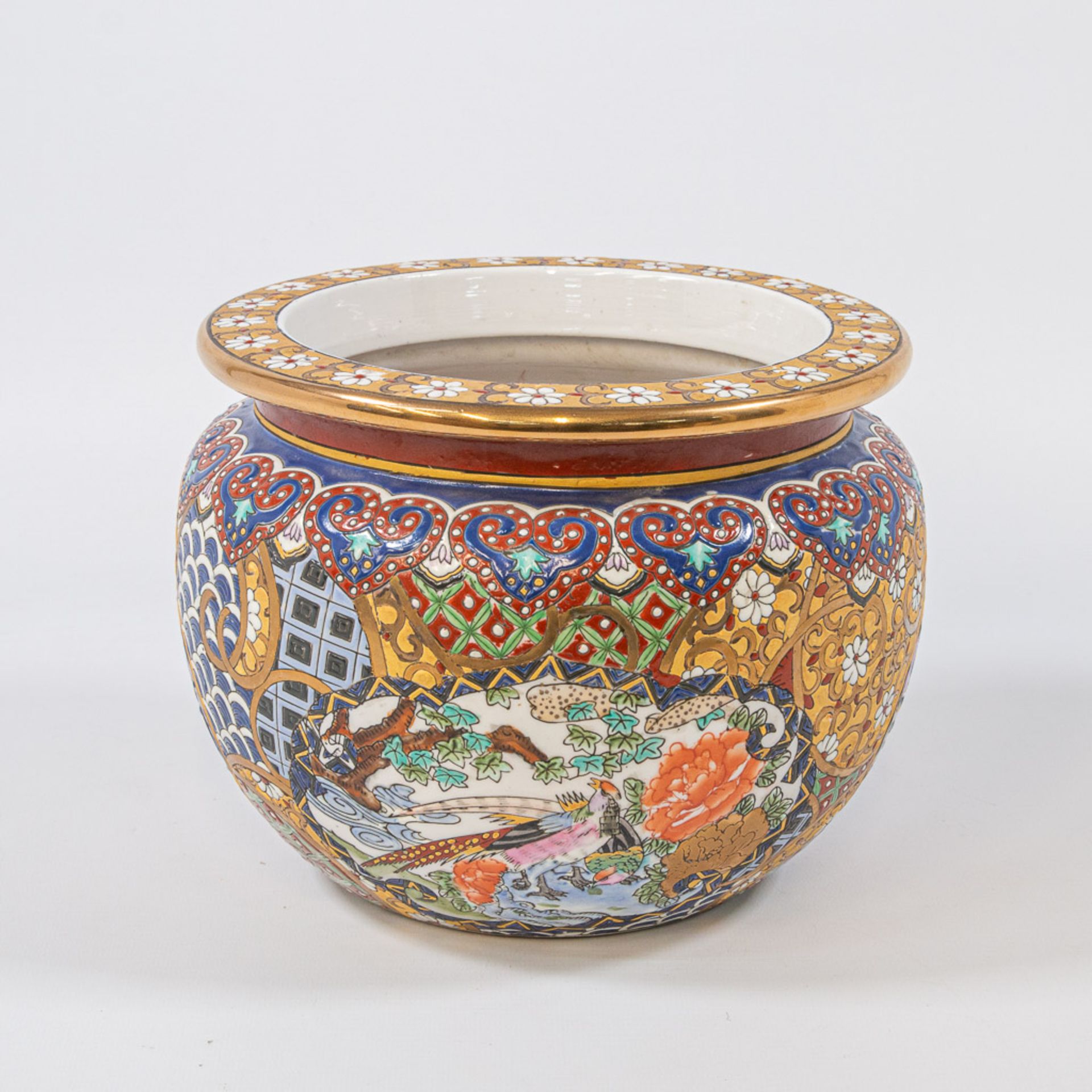 A Chinese fish bowl, marked Tonghzi.