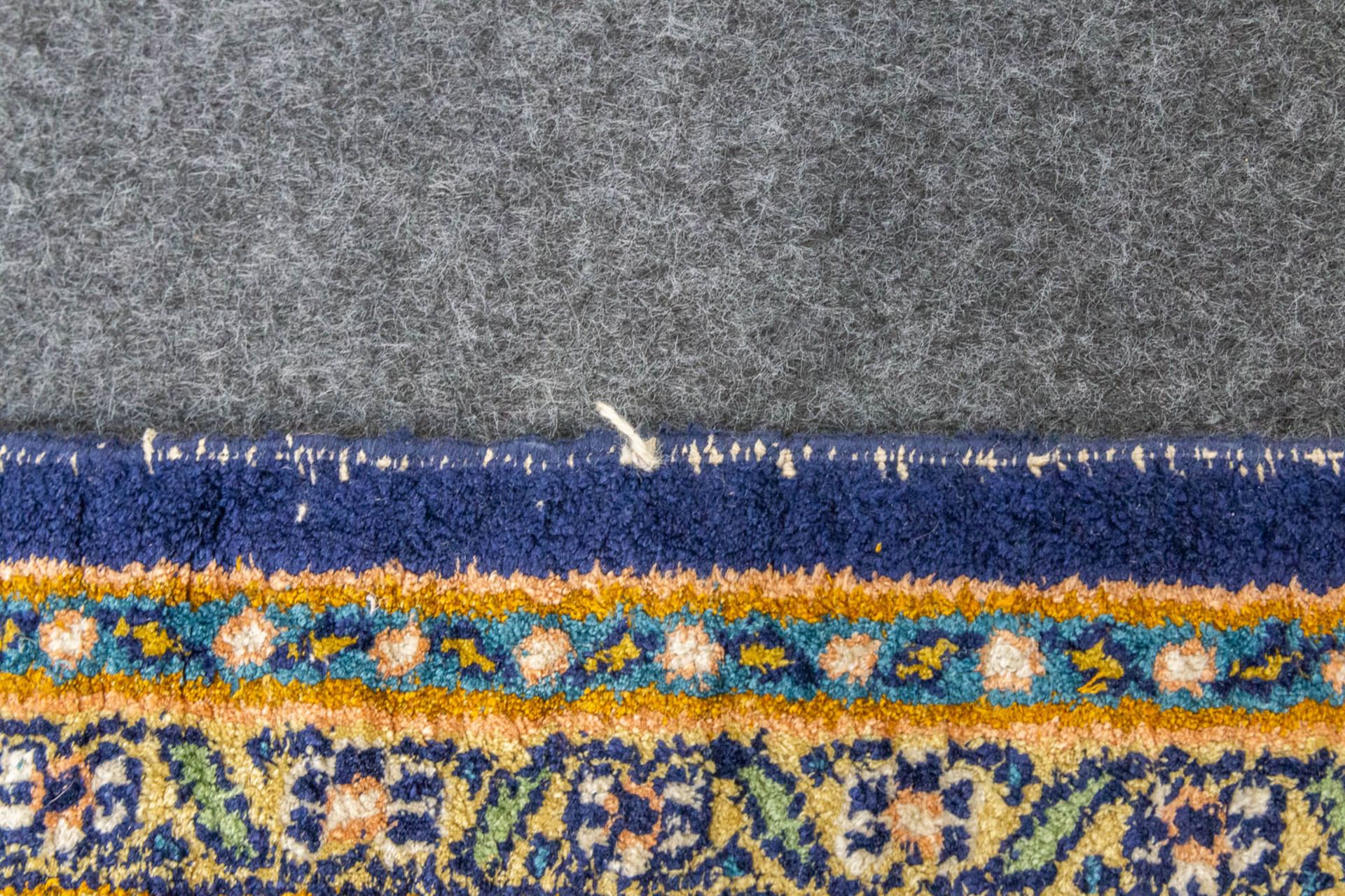 An Oriental, hand-made carpet, 'Isfahan' 181 x 124 - Bild 3 aus 7