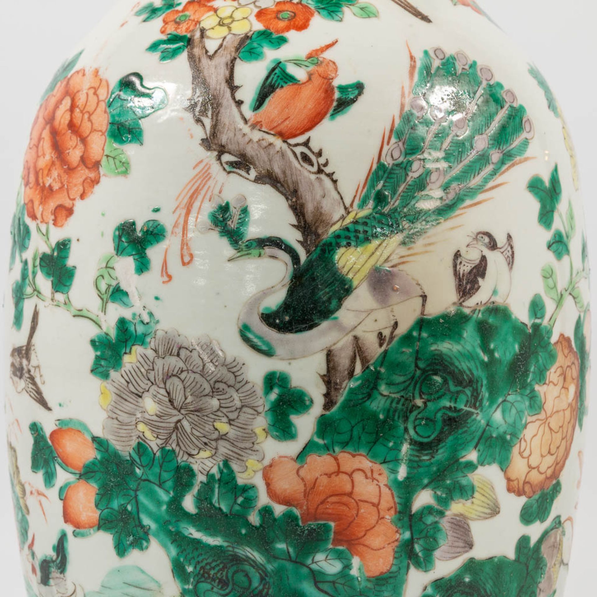 A collection of 2 Chinese vases, with decor of Ladies in court and peacocks. 19th/20th century. - Image 10 of 14