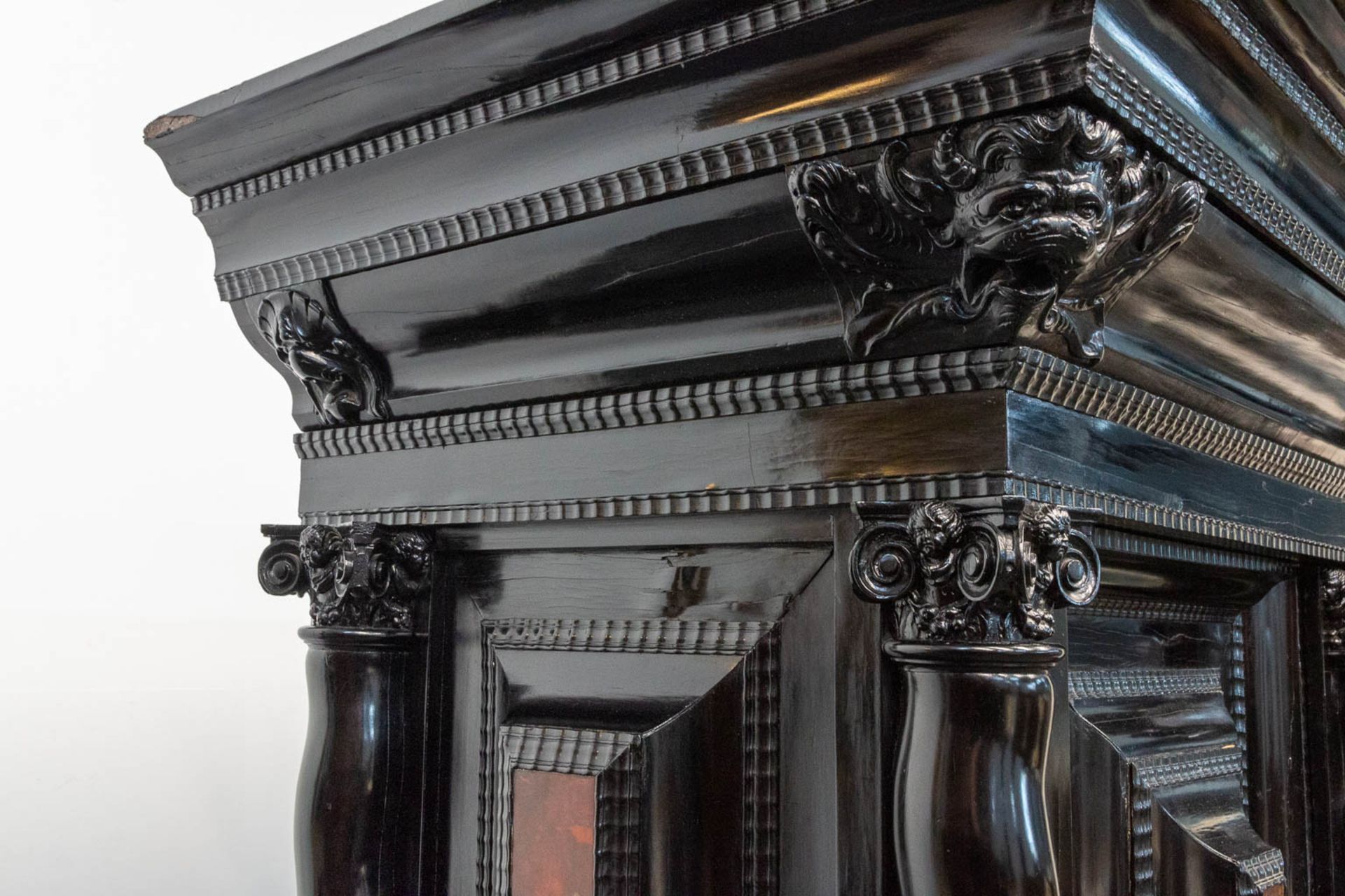 An exceptional Dutch pillow cabinet, ebony veneer, inlaid with tortoiseshell. The second half of the - Image 7 of 10