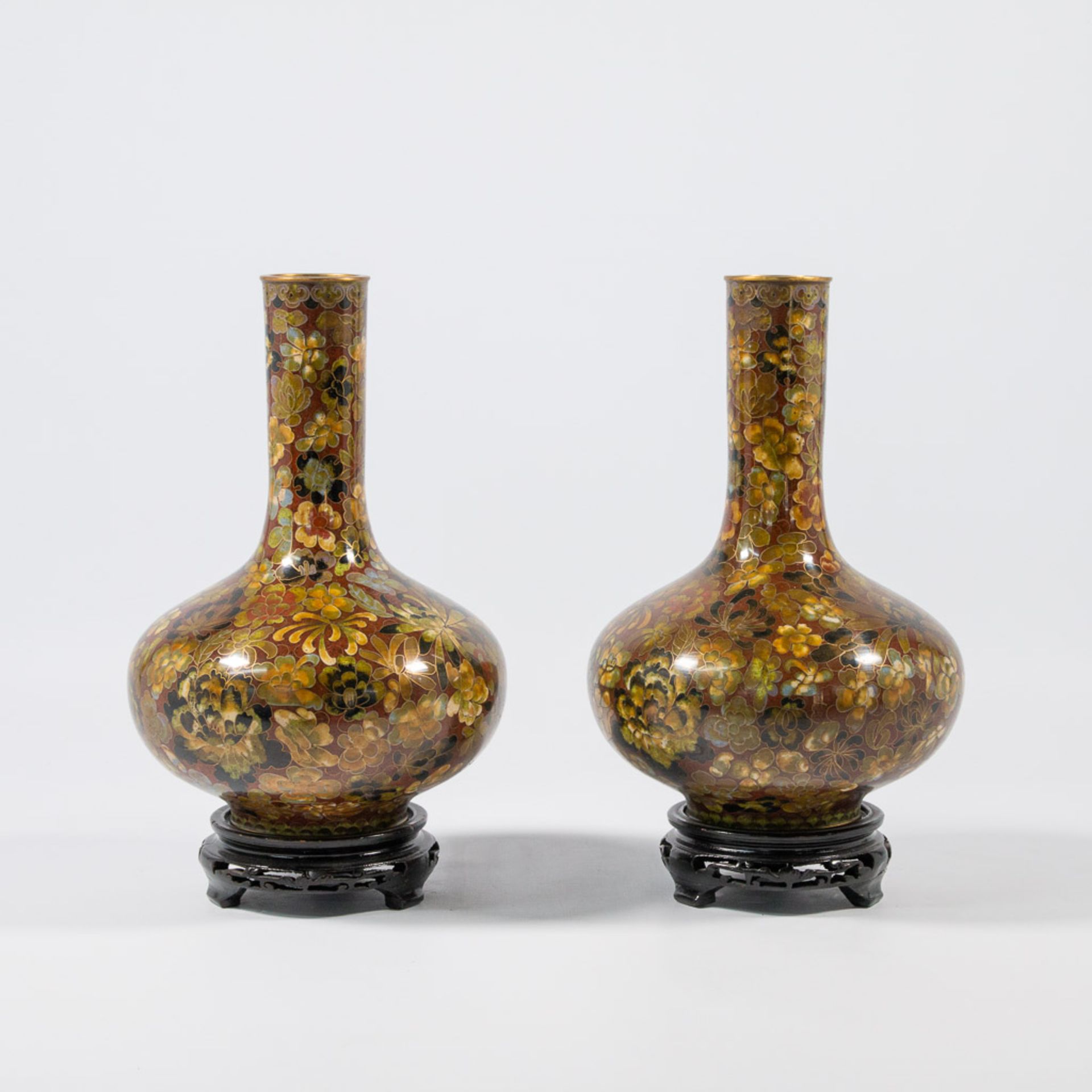 A pair of cloisonné vases - Image 4 of 12