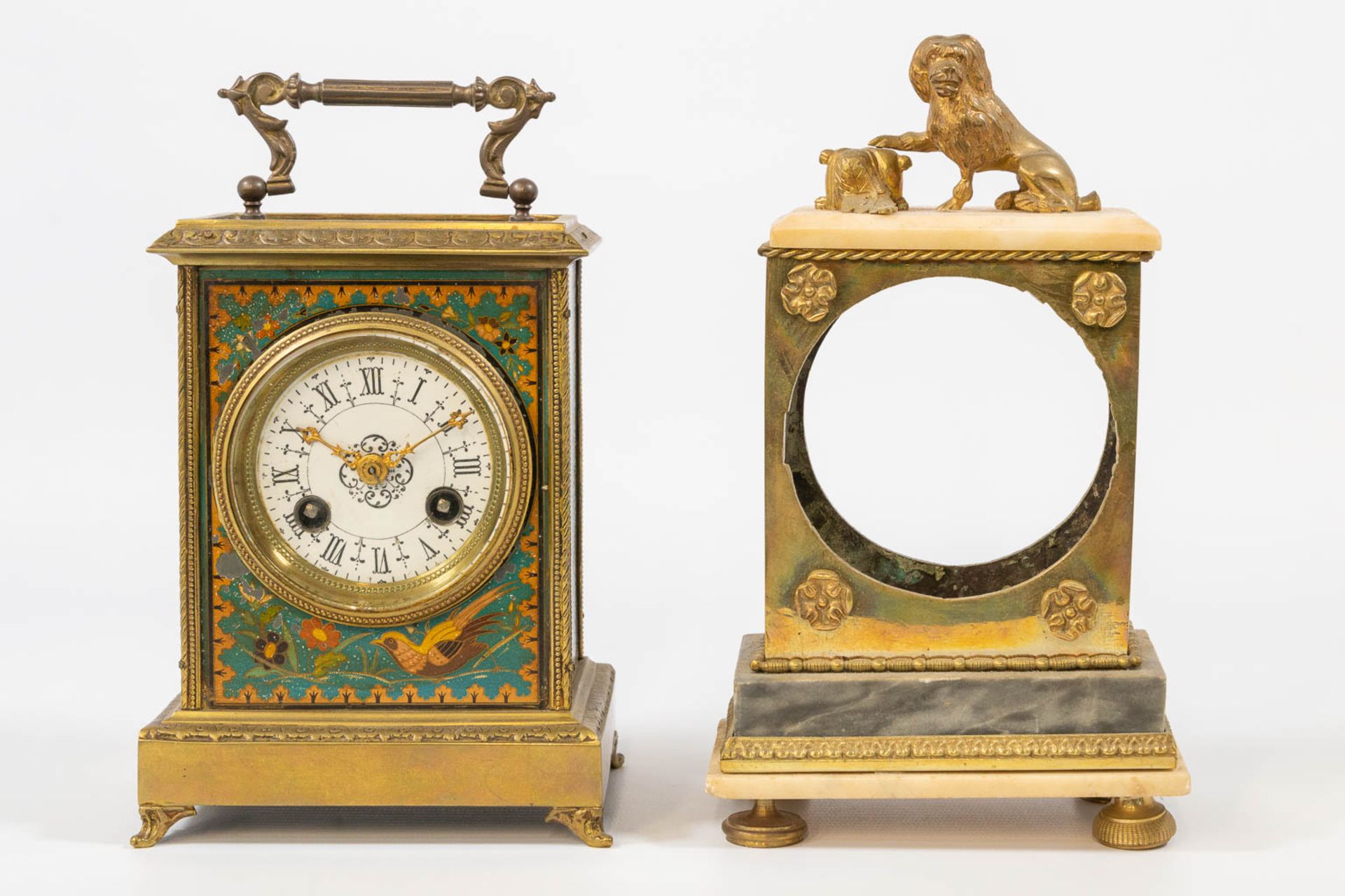 A collection of clocks and parts, a comptoise, an officers clock and table clock marked 'Jaeger Le C - Bild 14 aus 22