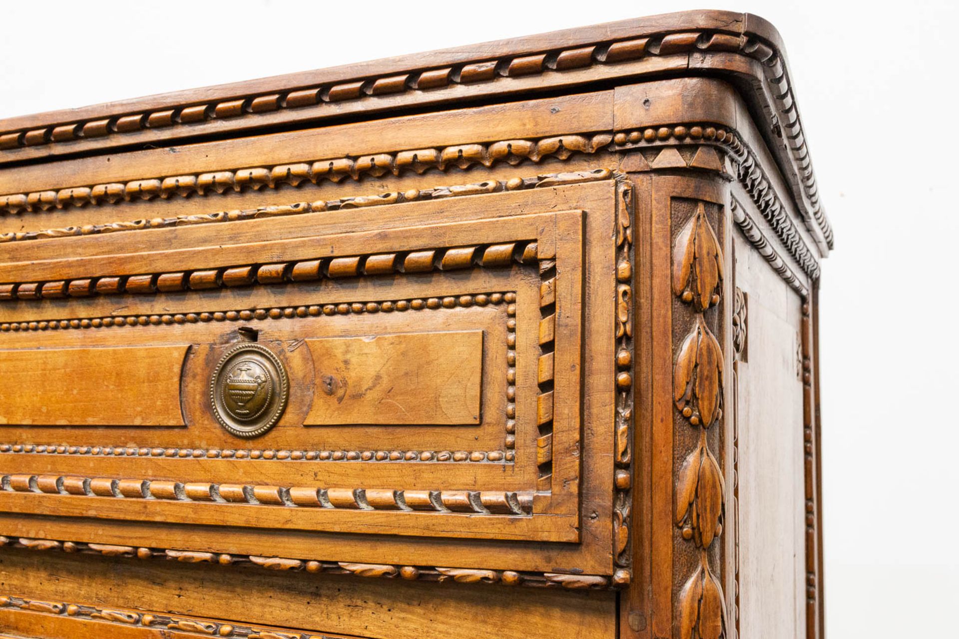 A wood sculptured commode in Louis XVI style, with 3 drawers and a hidden desk. 18th century. - Image 14 of 23