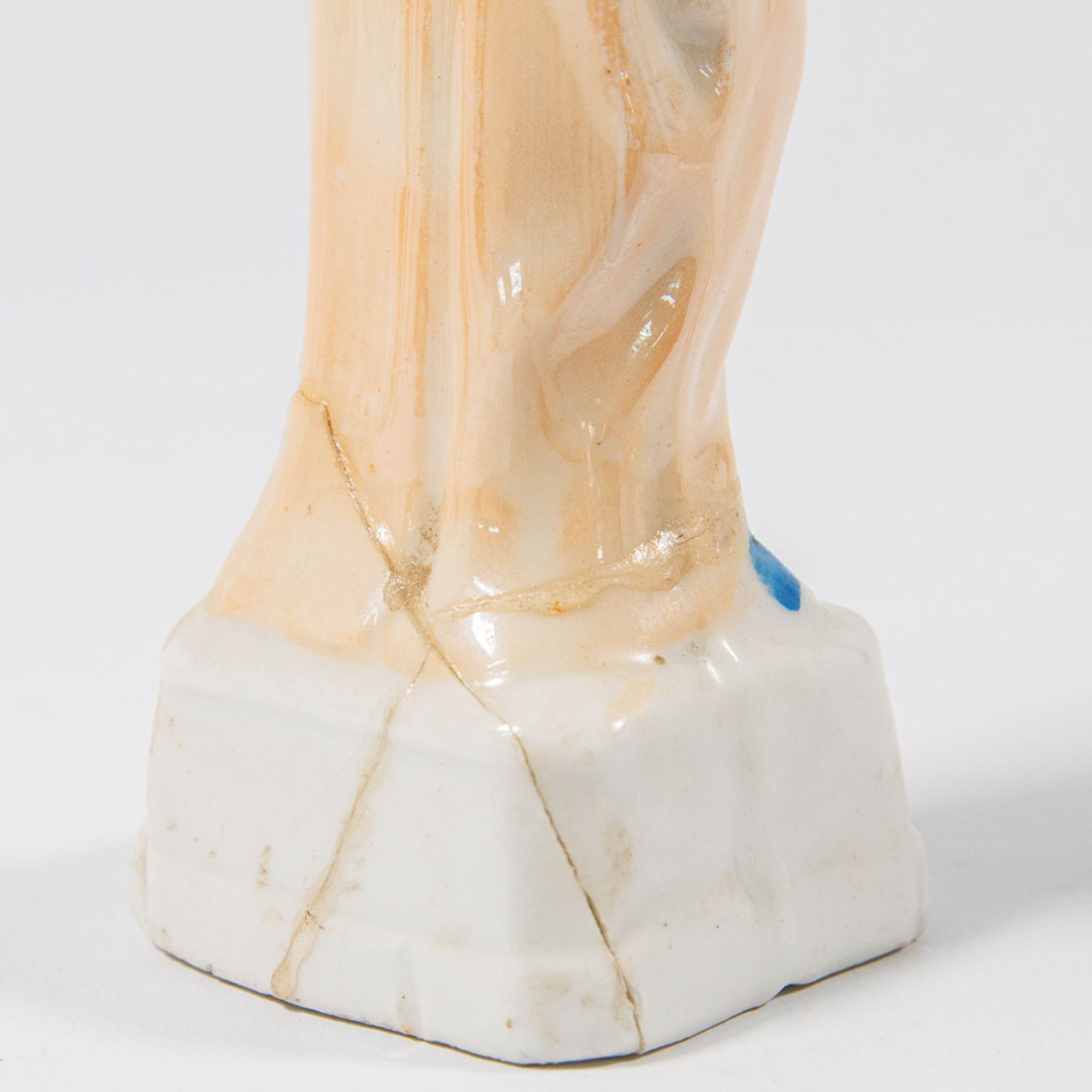 A collection of 11 bisque porcelain holy statues, Mary, Joseph, and Madonna. - Image 10 of 49