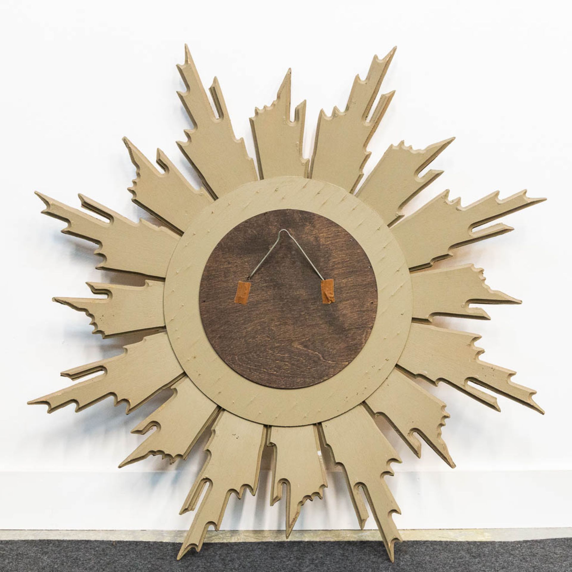 A collection of 2 sunburst mirrors, made of wood, 1960's. - Image 9 of 12