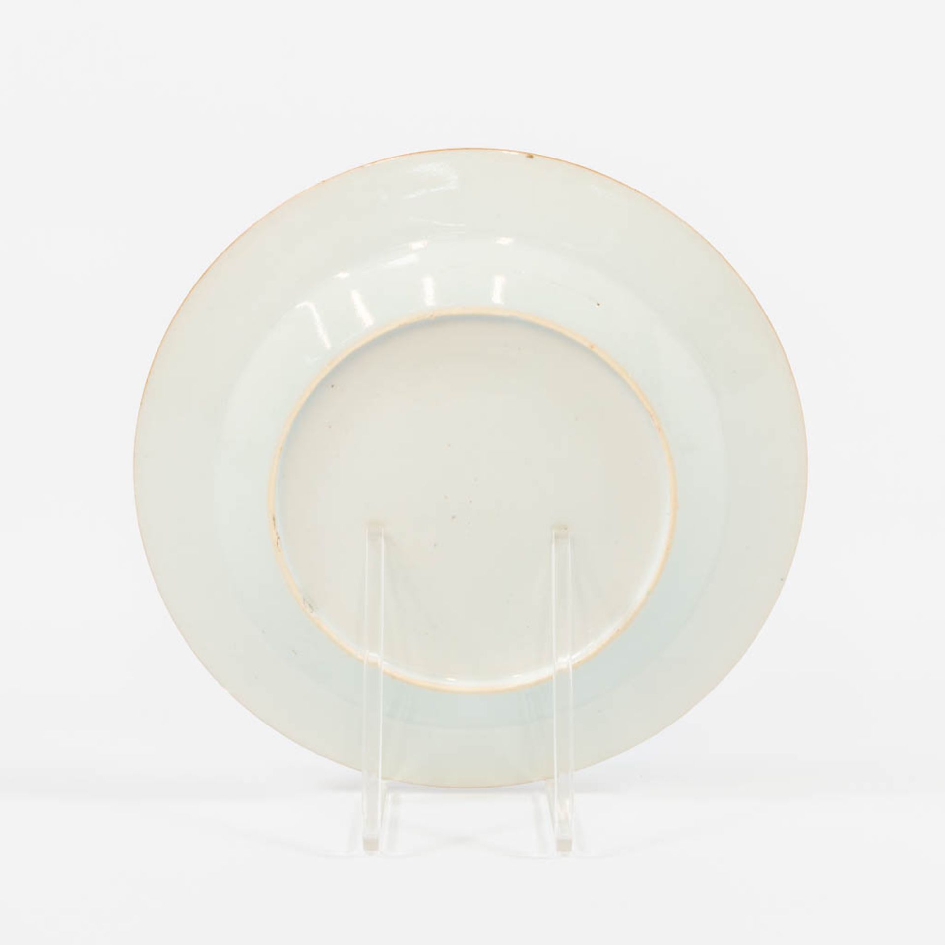 A collection of 6 display plates, famille rose. - Image 13 of 28