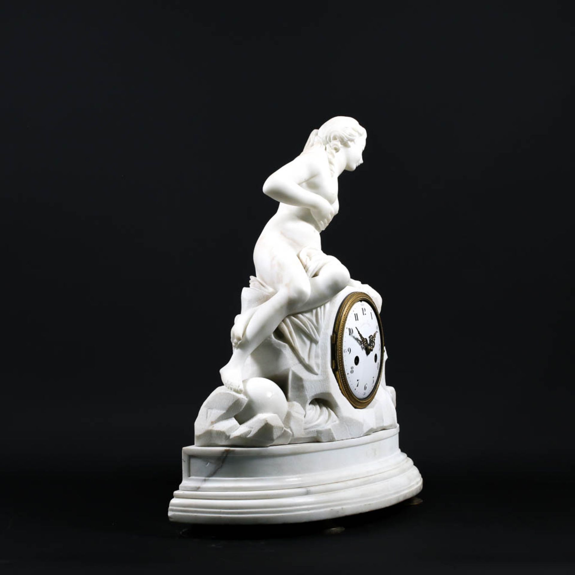 A table clock, sculptured of white Carrara marble, Pochon à Paris, second half of 18th century. - Bild 5 aus 16