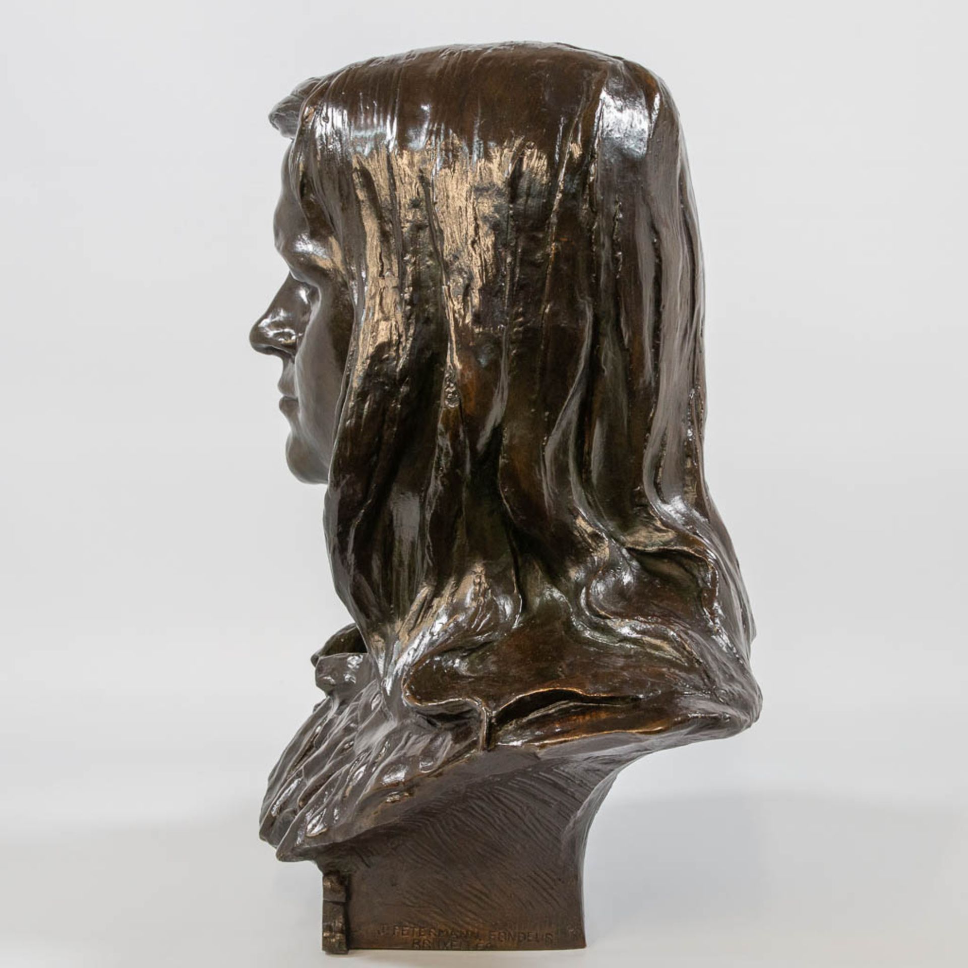 Paul DU BOIS (1858/59-1938) a bronze bust of a lady. - Bild 3 aus 12