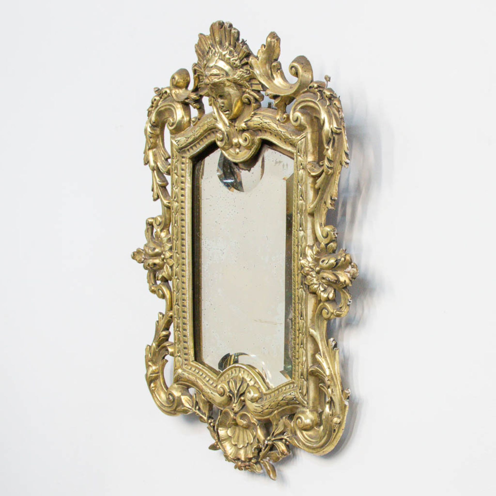 A mirror in Louis XV style, made of gold plated stuco. - Bild 3 aus 8