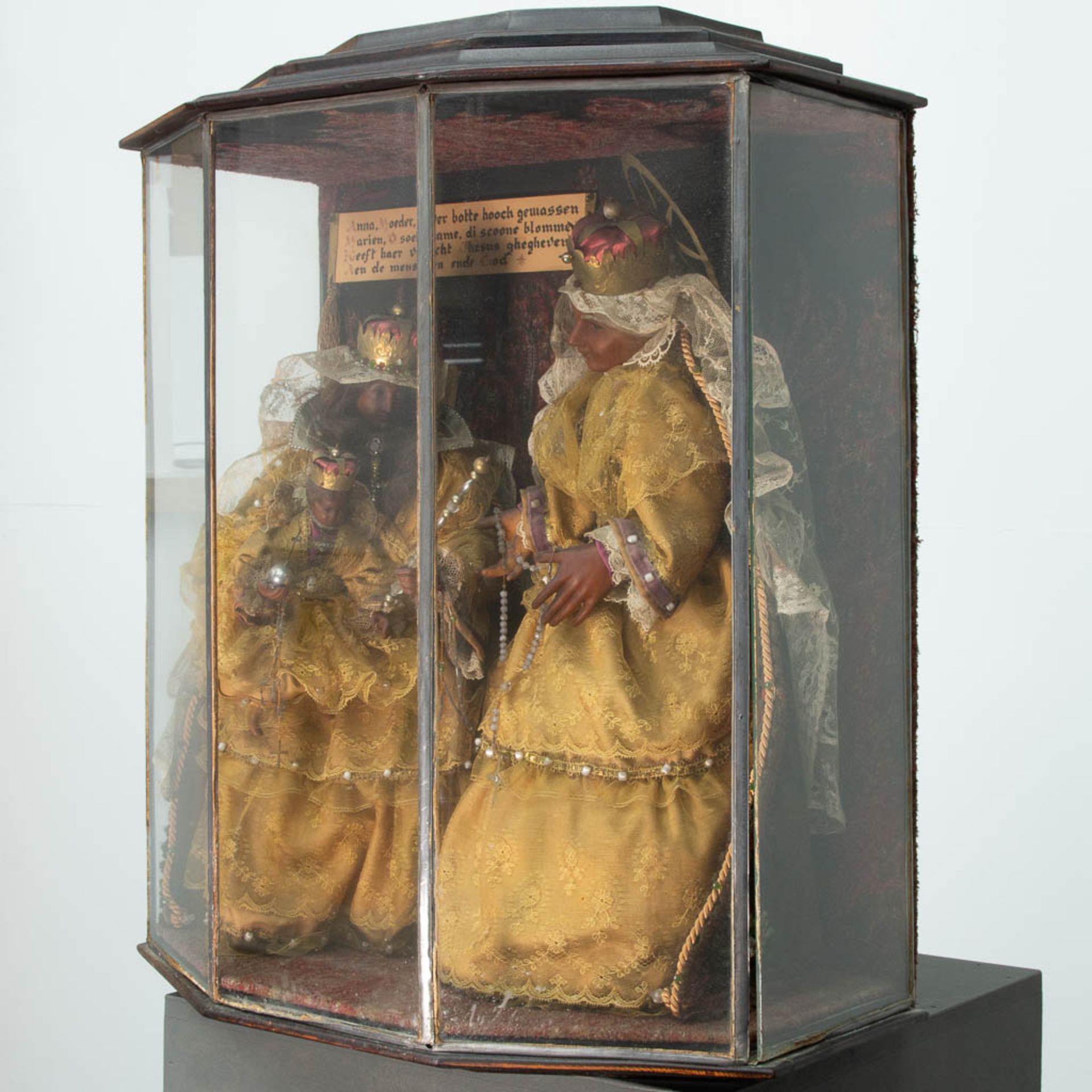A shrine, with a Collection of 3 wax statues - Bild 5 aus 13