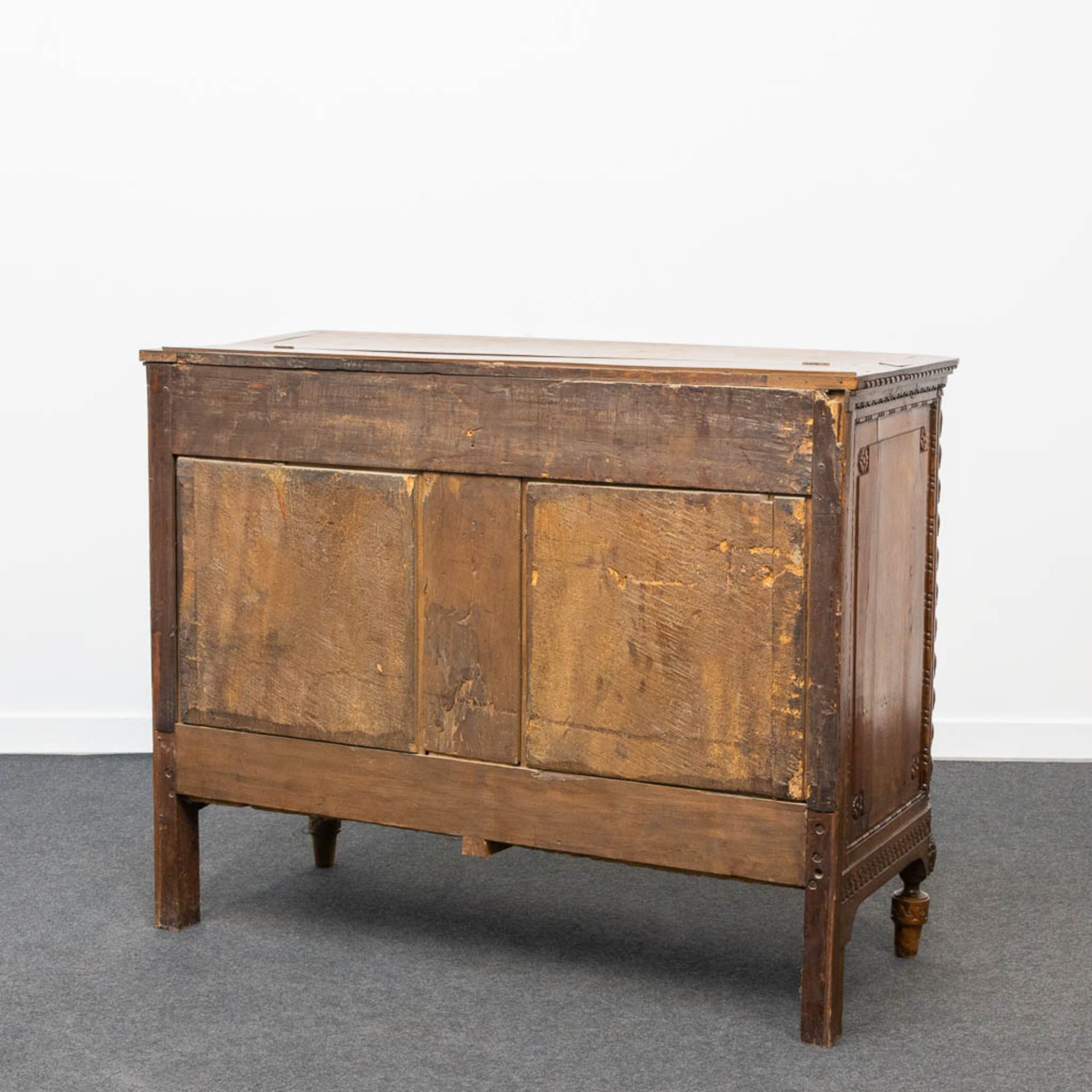 A wood sculptured commode in Louis XVI style, with 3 drawers and a hidden desk. 18th century. - Bild 4 aus 23