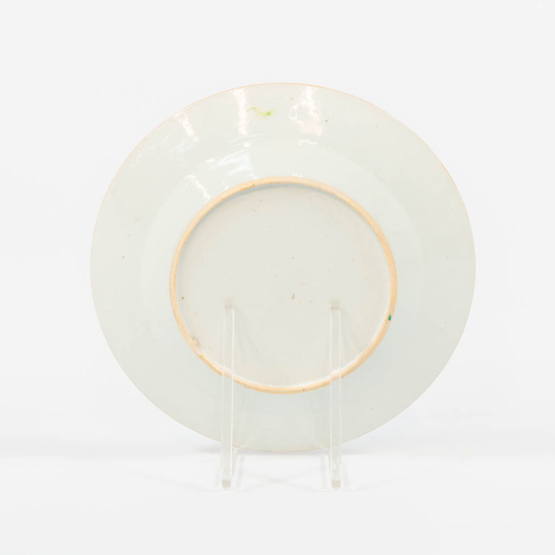 A collection of 6 display plates, famille rose. - Image 11 of 28