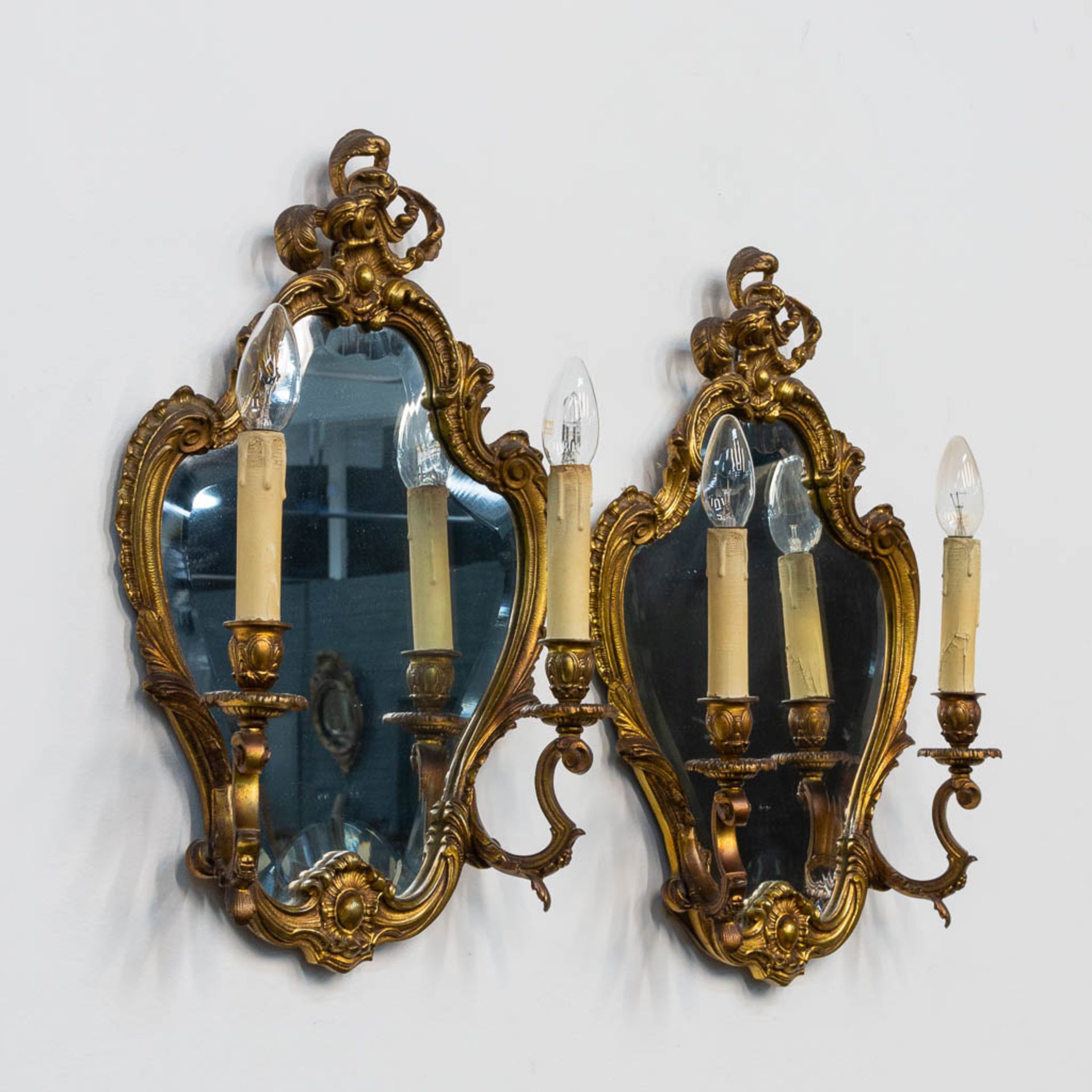 A pair of bronze hall lamps with mirrors. First half of 20th century. - Image 4 of 14