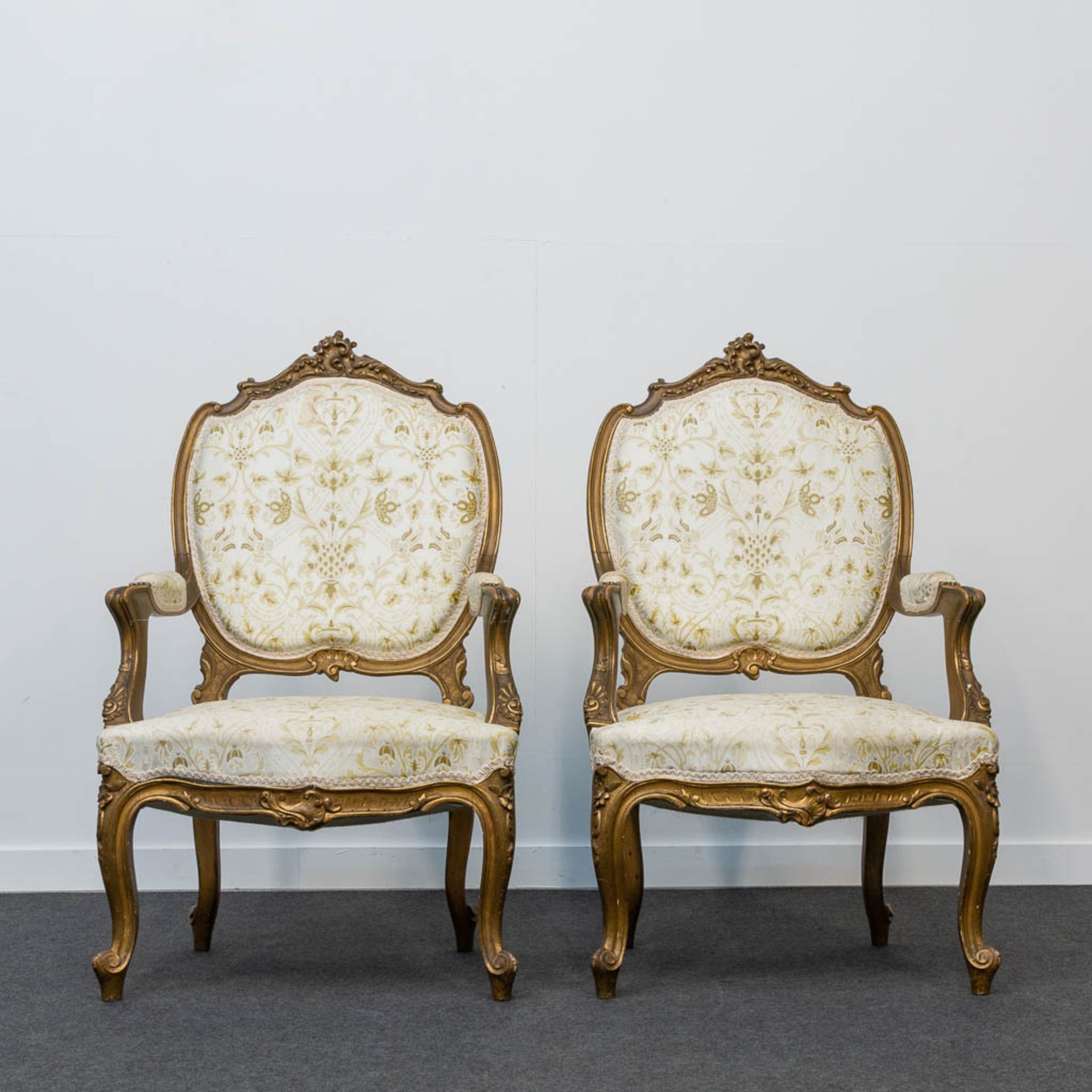 A pair of Louis XV style armchairs - Image 4 of 16