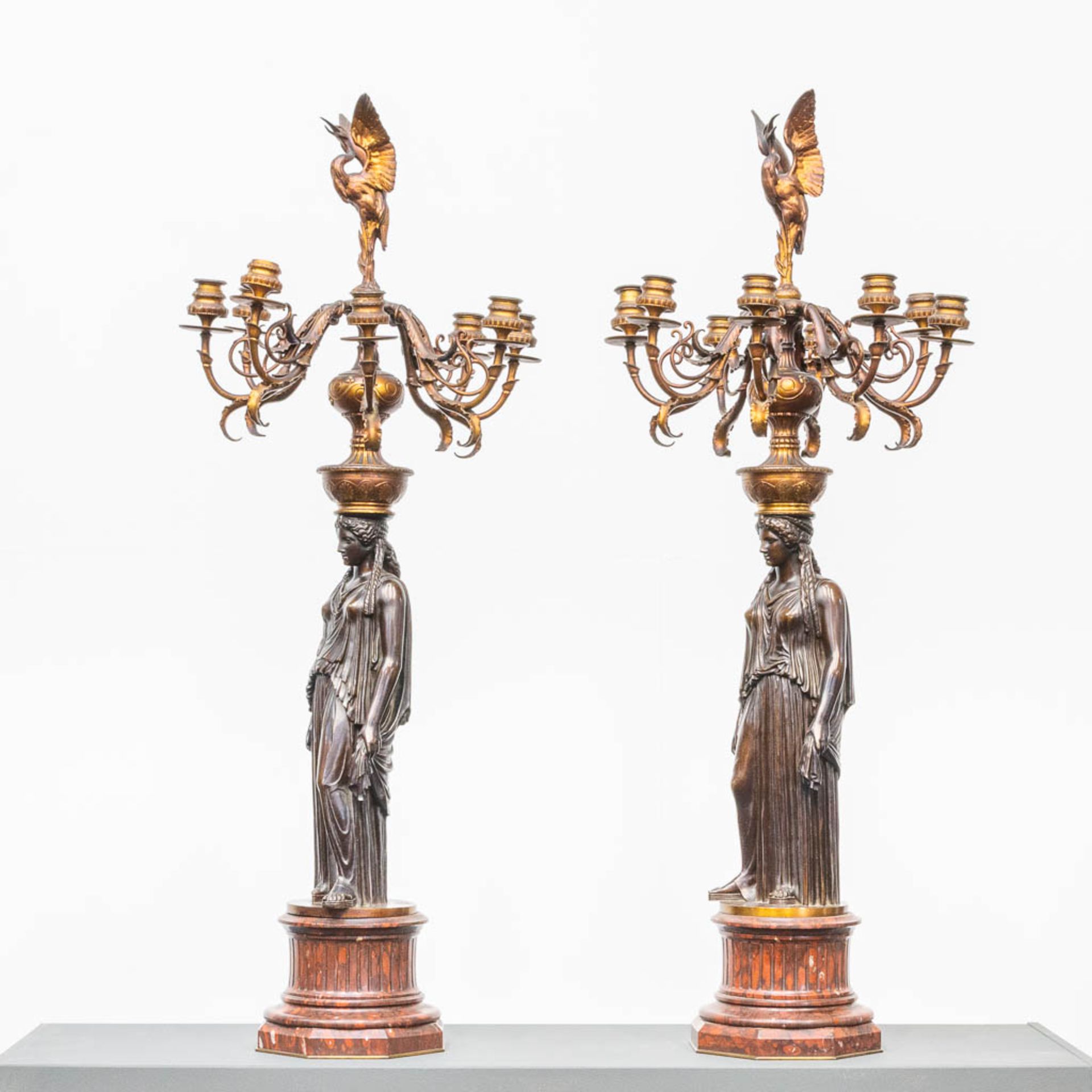 An Exceptionally large pair of bronze candelabra, in Empire style on a red marble base. Probably Bar - Bild 7 aus 14