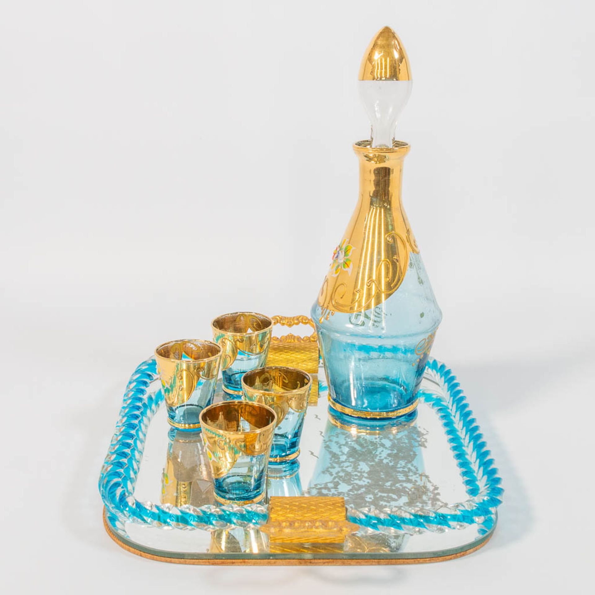 A decanter, glasses, and tray with gold painted flowers and etched decor. - Image 6 of 20