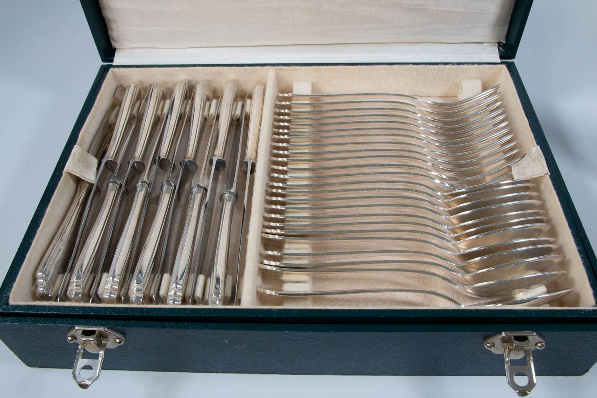 A 84-pieces Solingen Silver Plated Cuttelery set in storage case + 12 silver plated spoons - Bild 26 aus 26