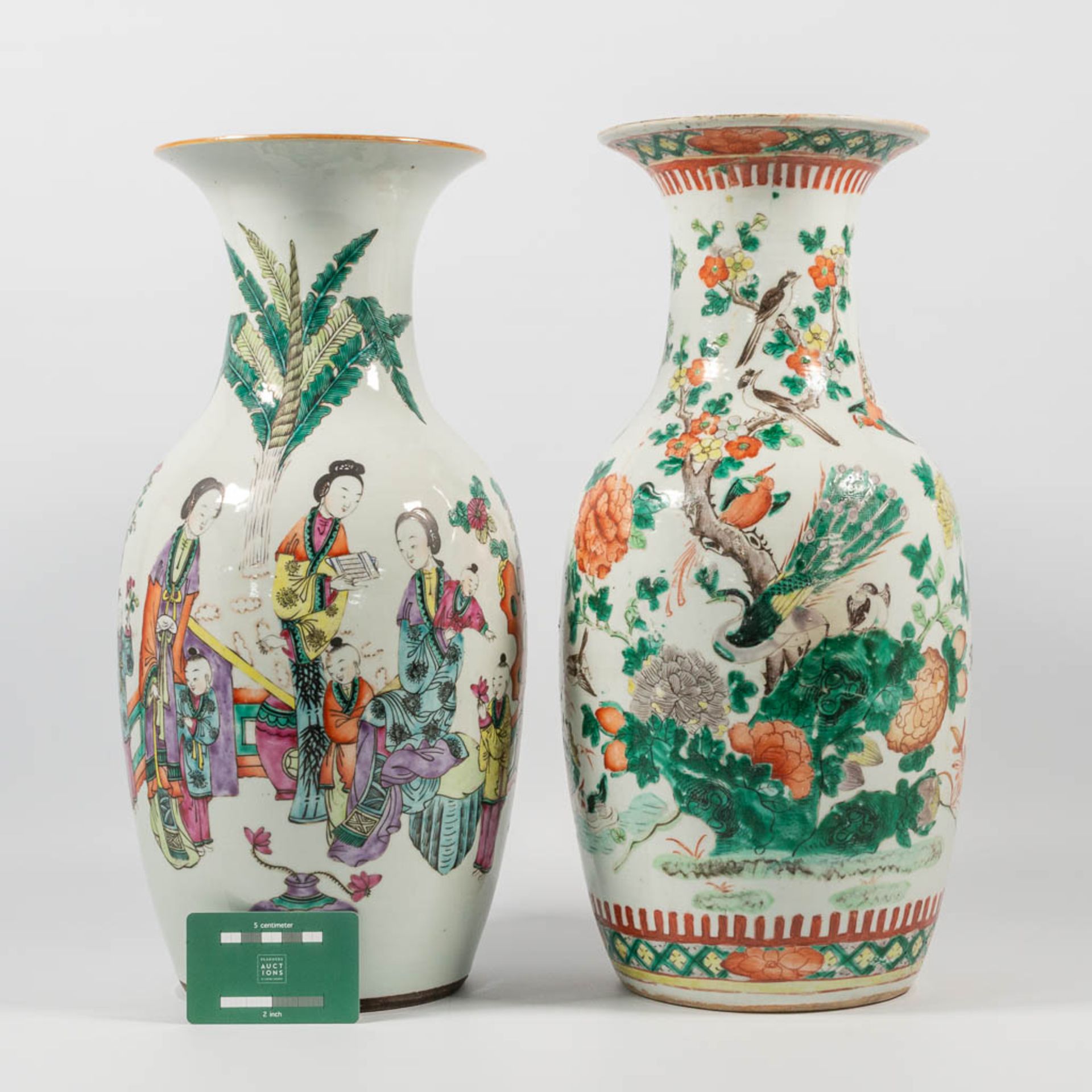 A collection of 2 Chinese vases, with decor of Ladies in court and peacocks. 19th/20th century. - Image 8 of 14