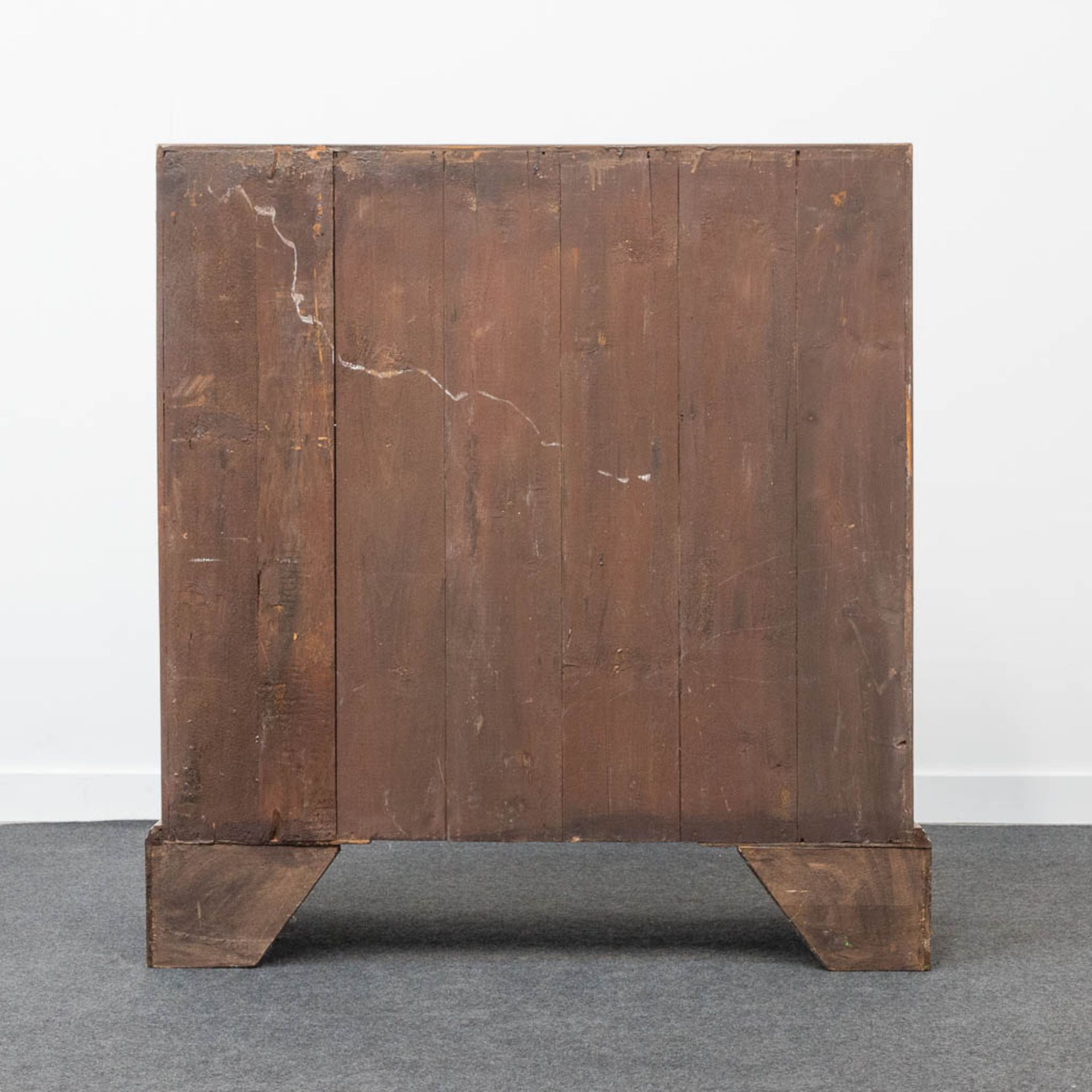 A secretaire of English origin, neatly finished with wood veneer and mounted with bronze. - Bild 3 aus 18