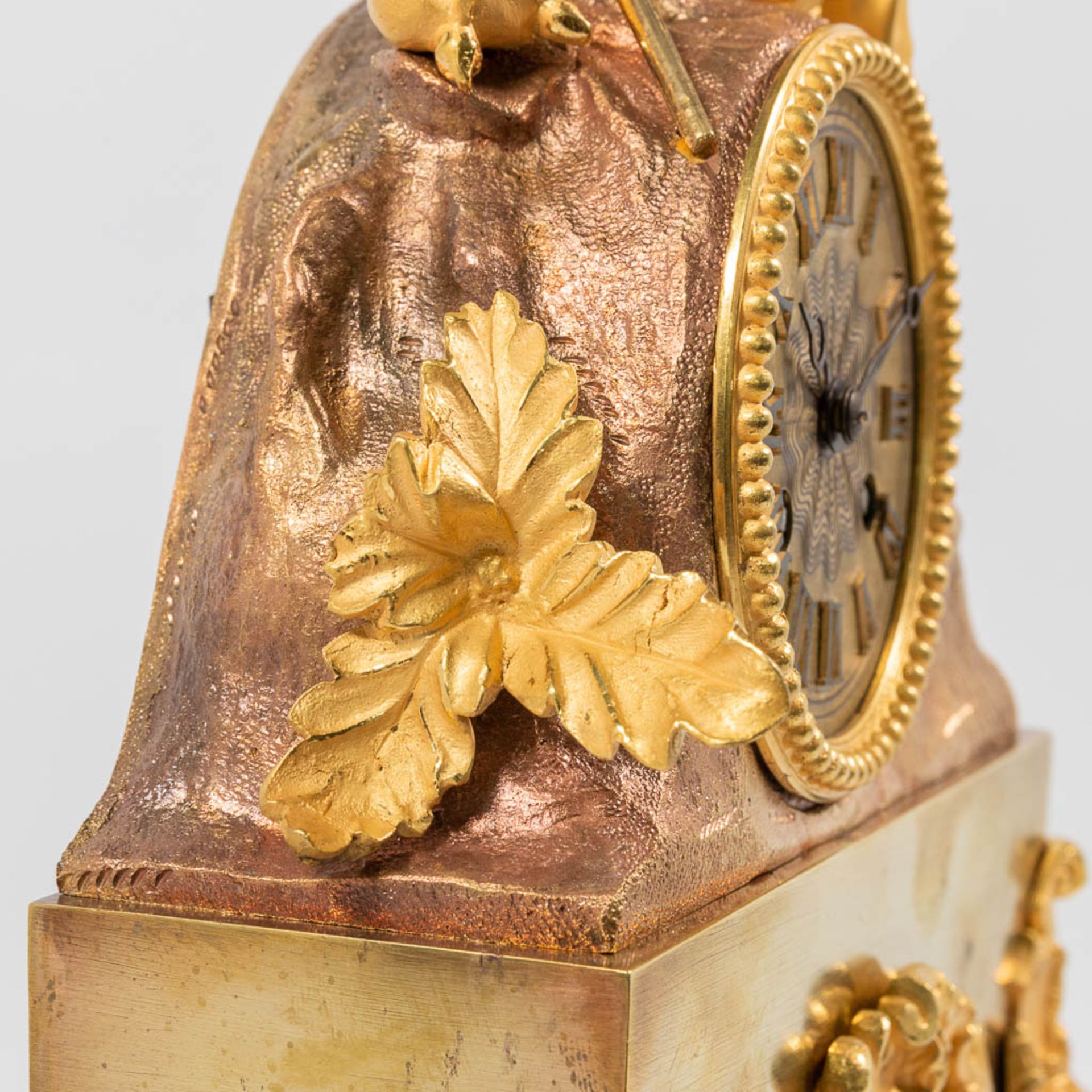 An Ormolu Bronze Mantle Clock with Romantic Scene - Image 9 of 13