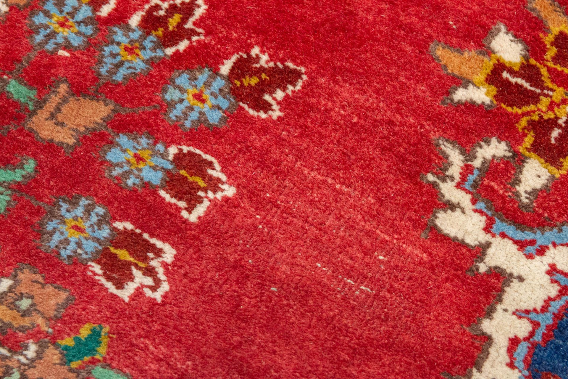 An Oriental, hand-made carpet 348 x 258 - Image 3 of 9