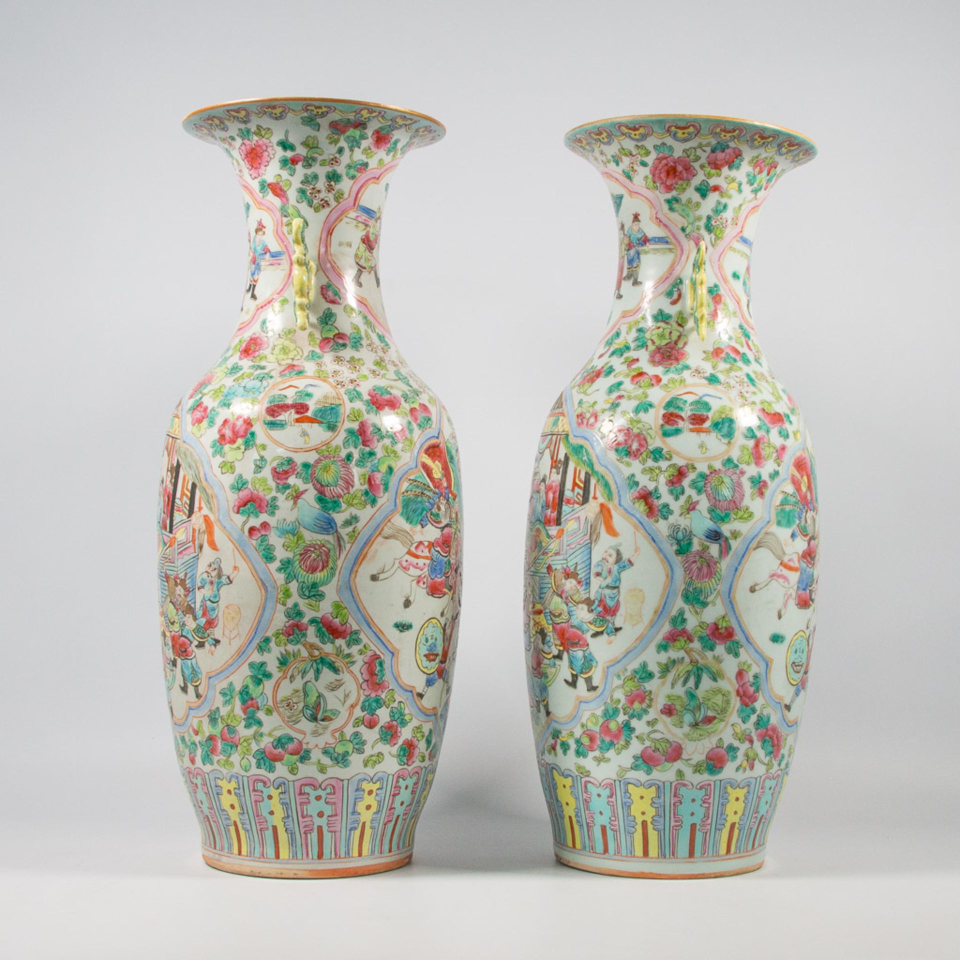 A Pair of Chinese vases marked Tongzhi - Image 4 of 18